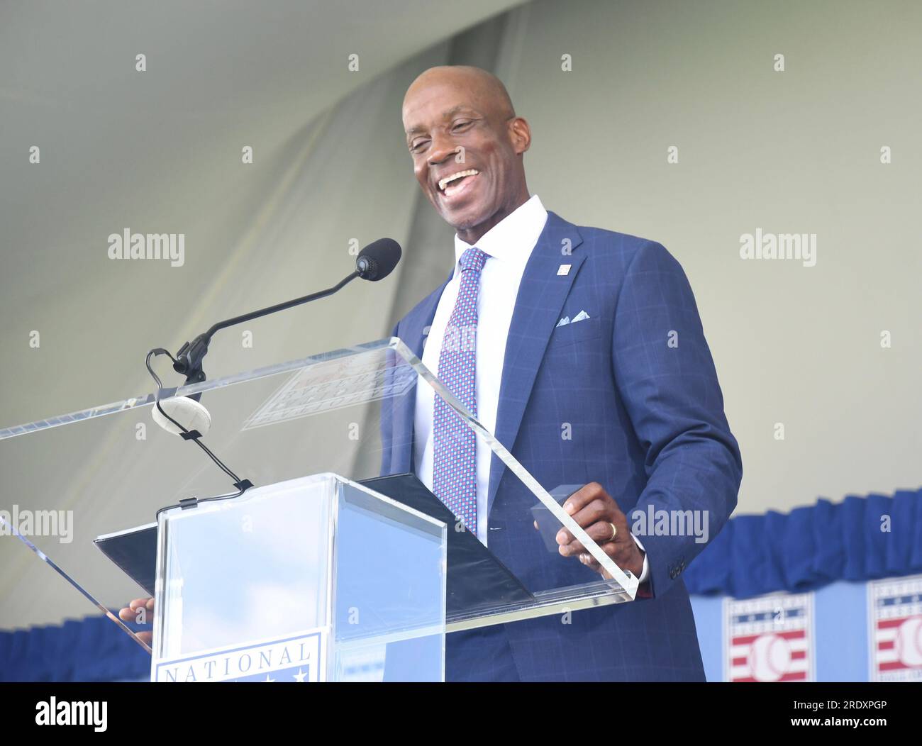 Cooperstown, Stati Uniti. 23 luglio 2023. Il nuovo membro della National Baseball Hall of Fame Fred McGriff parla alla cerimonia di induction della Major League Baseball's Hall of Fame per 2023 indotti a Cooperstown, New York domenica 23 luglio 2023. Scott Rolen e Fred McGriff furono i due giocatori indotti nella National Baseball Hall of Fame nel 2023. Foto di George Napolitano/UPI Credit: UPI/Alamy Live News Foto Stock