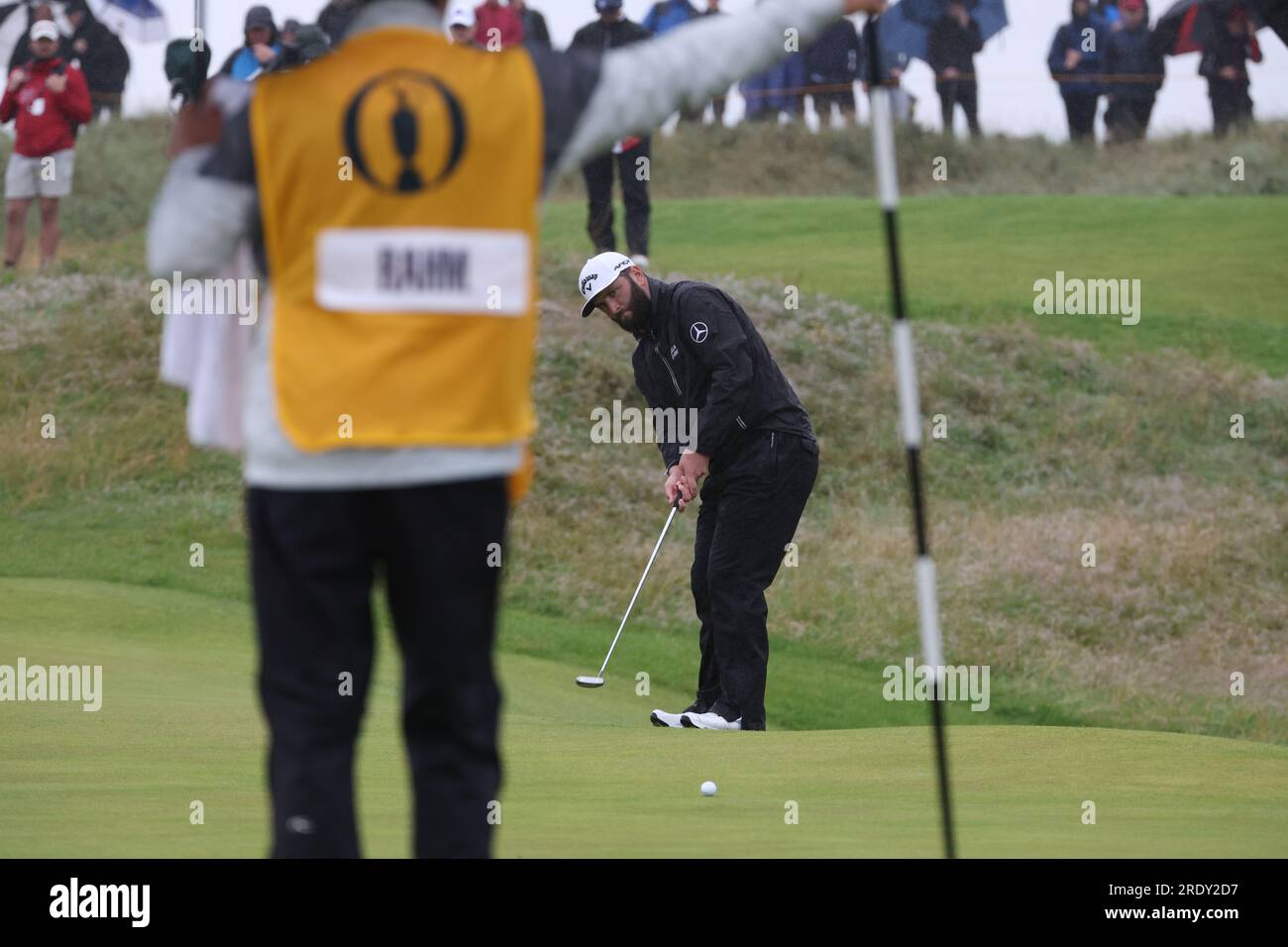 Lo spagnolo Jon Rahm putts durante il giorno 4 del British Open Golf Championship 2023 al Royal Liverpool Golf Club di Wirral, Inghilterra, il 23 luglio 2023. Crediti: Koji Aoki/AFLO SPORT/Alamy Live News Foto Stock