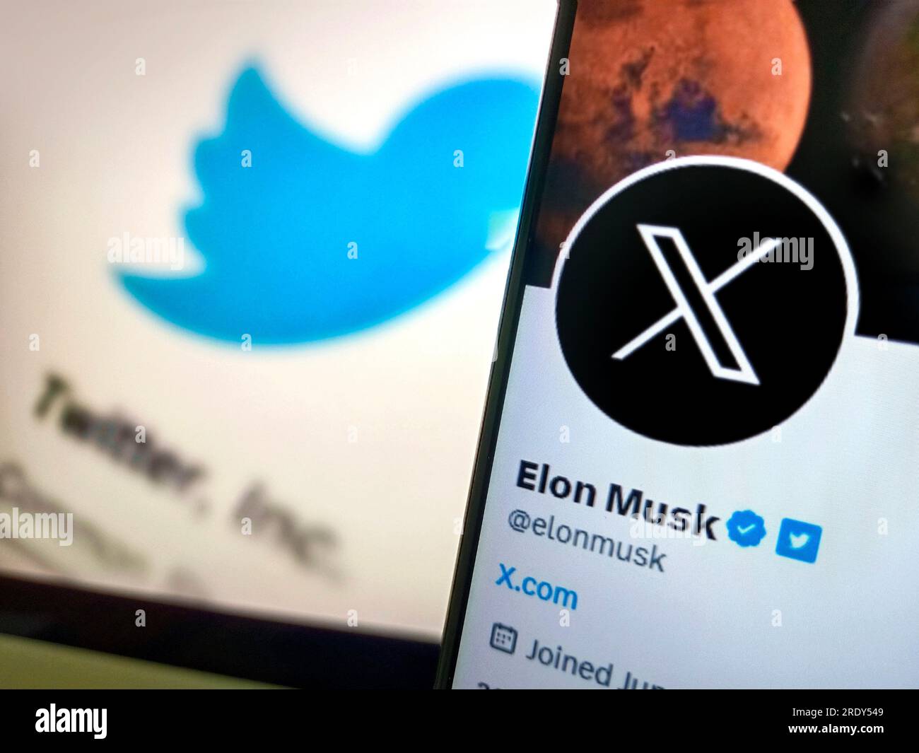 SUQIAN, CINA - 24 LUGLIO 2023 - X è il nuovo LOGO di Twitter, Suqian, provincia di Jiangsu, Cina, 24 luglio, 2023. Foto Stock