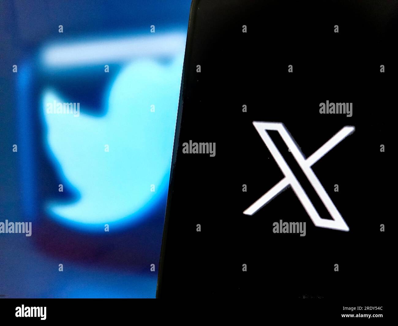 SUQIAN, CINA - 24 LUGLIO 2023 - X è il nuovo LOGO di Twitter, Suqian, provincia di Jiangsu, Cina, 24 luglio, 2023. Foto Stock