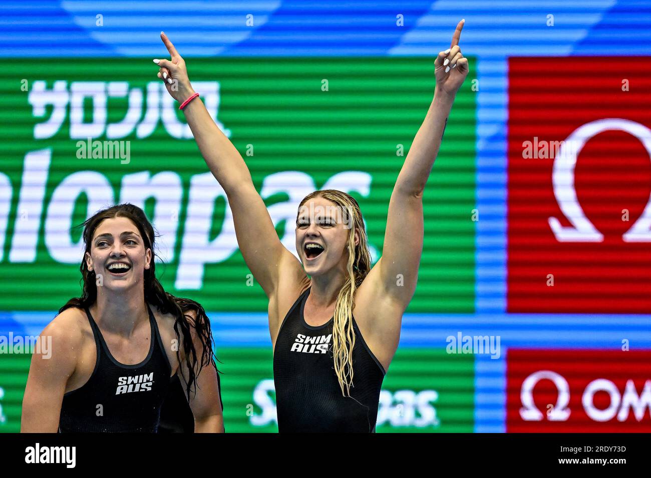 Fukuoka, Giappone. 23 luglio 2023. Il Team Australia festeggia dopo la finale femminile Freestyle 4X00m durante il 20° Campionato Mondiale di Aquatics presso la Marine Messe Hall A di Fukuoka (Giappone), il 23 luglio 2023. Crediti: Insidefoto di andrea staccioli/Alamy Live News Foto Stock