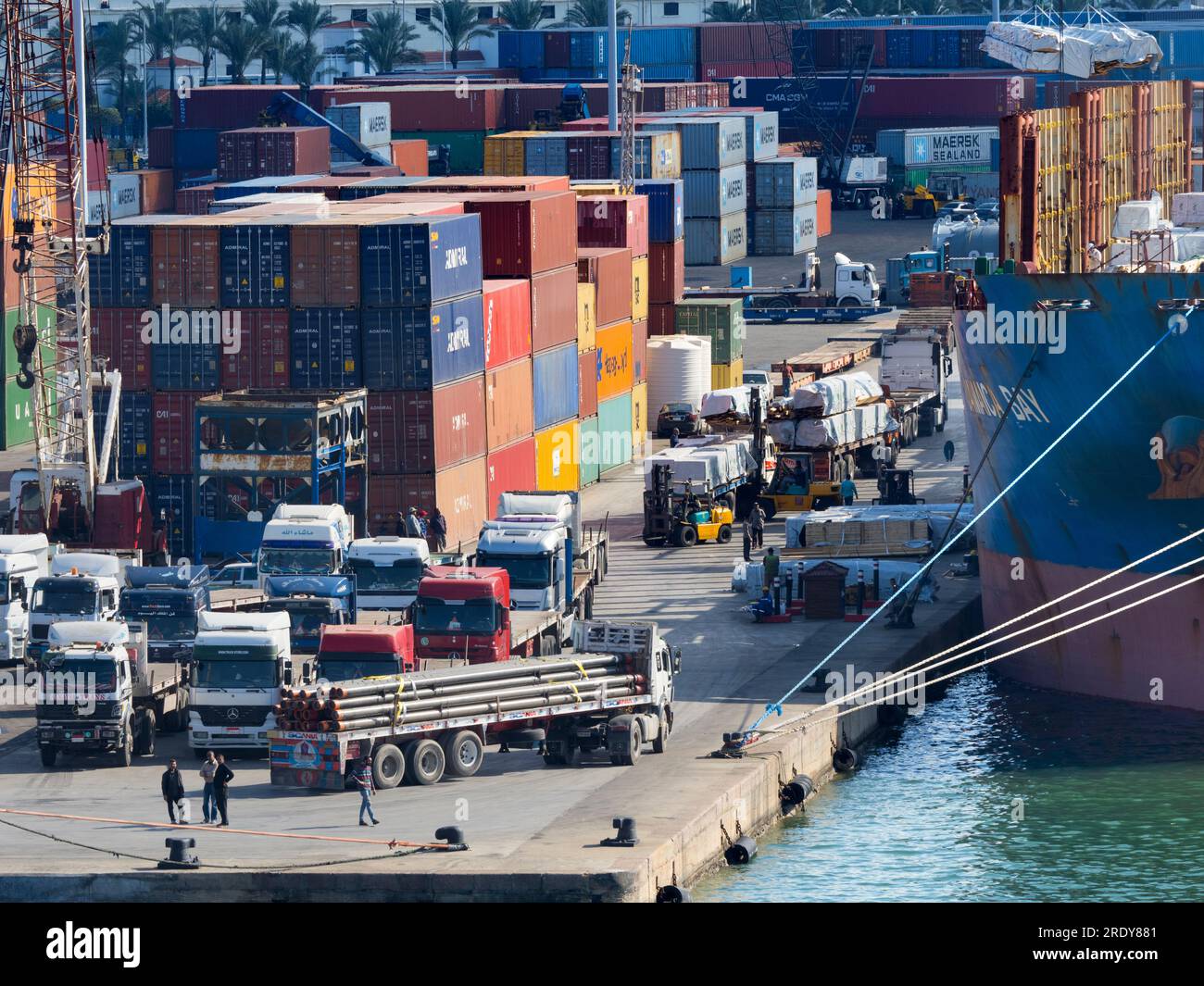 Il porto di Alessandria si trova sulla costa settentrionale del Mediterraneo dell'Egitto, a ovest del delta del Nilo. È una delle porte più antiche della W. Foto Stock