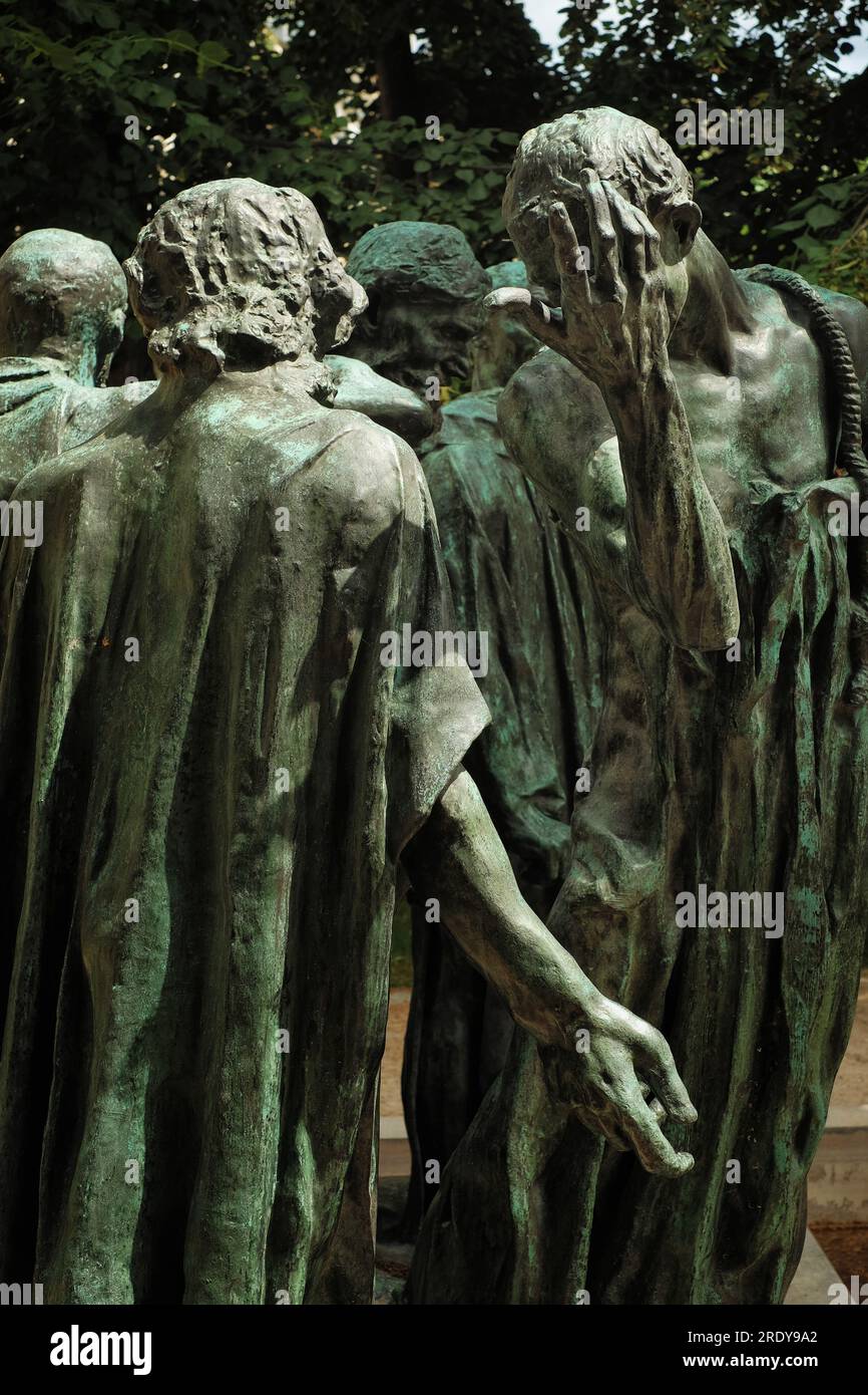 Con le braccia espressive e i dettagli delle mani, i Borgheri di Calais hanno realizzato una scultura in bronzo in un quadro di media lunghezza Musée Rodin, Museum, Parigi Francia. Foto Stock