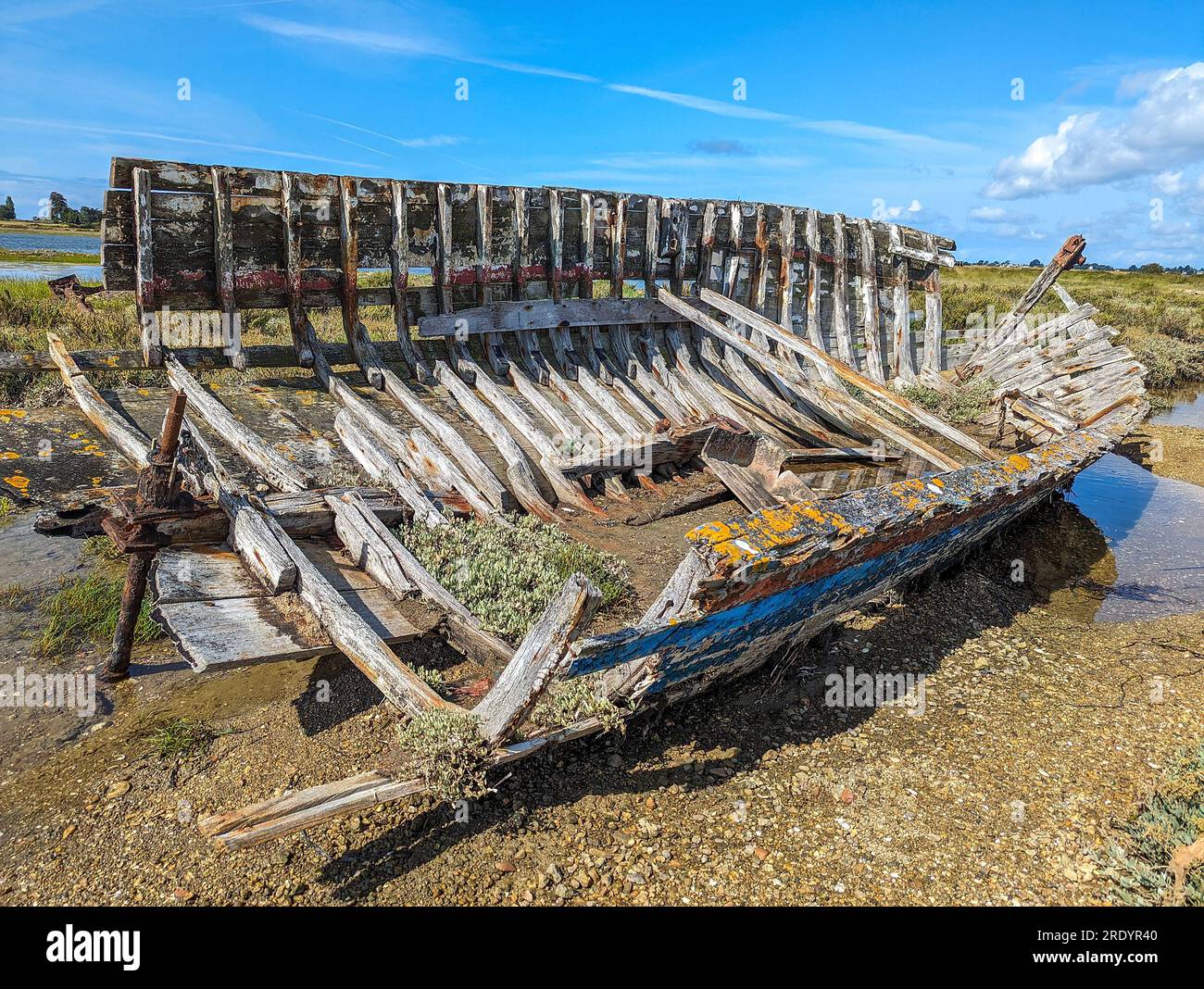 © Denis TRASFI / MAXPPP - Francia, Bretagne, Morbihan, île d'Arz (à proximité de l'Île-aux-Moines) le 22 juillet 2023 - Epave d'un vieux bateau / fra Foto Stock