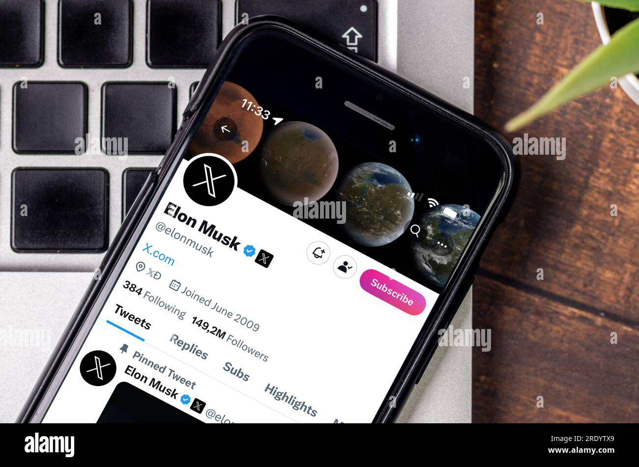 Antalya, Turchia - 24 luglio 2023: Homepage dell'account Twitter X di Elon Musk con logo Twitter X sullo smartphone Foto Stock