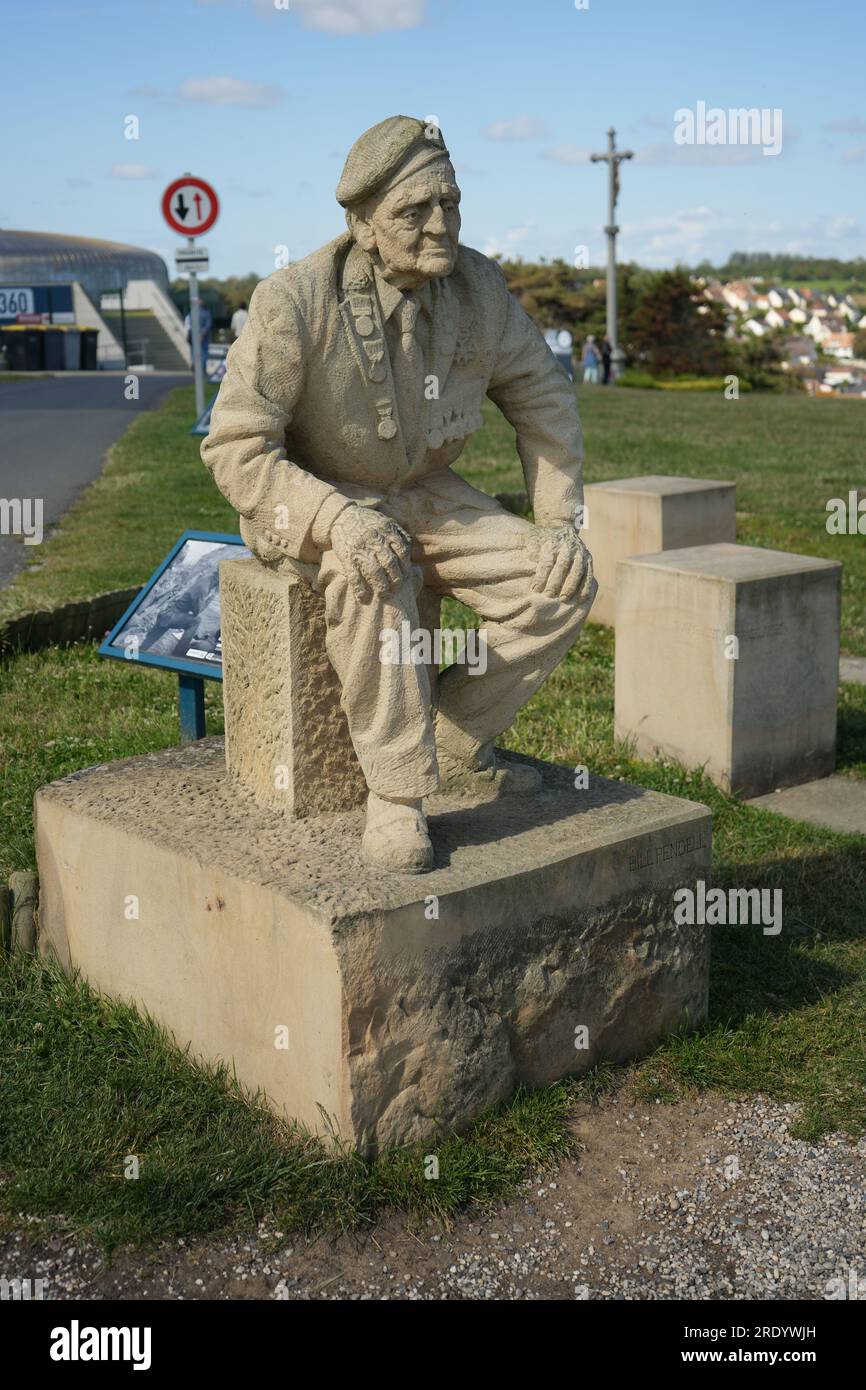 Statua del veterano della 11th Armoured Division Bill Pendell MM al D-Day 75 Garden. Foto Stock