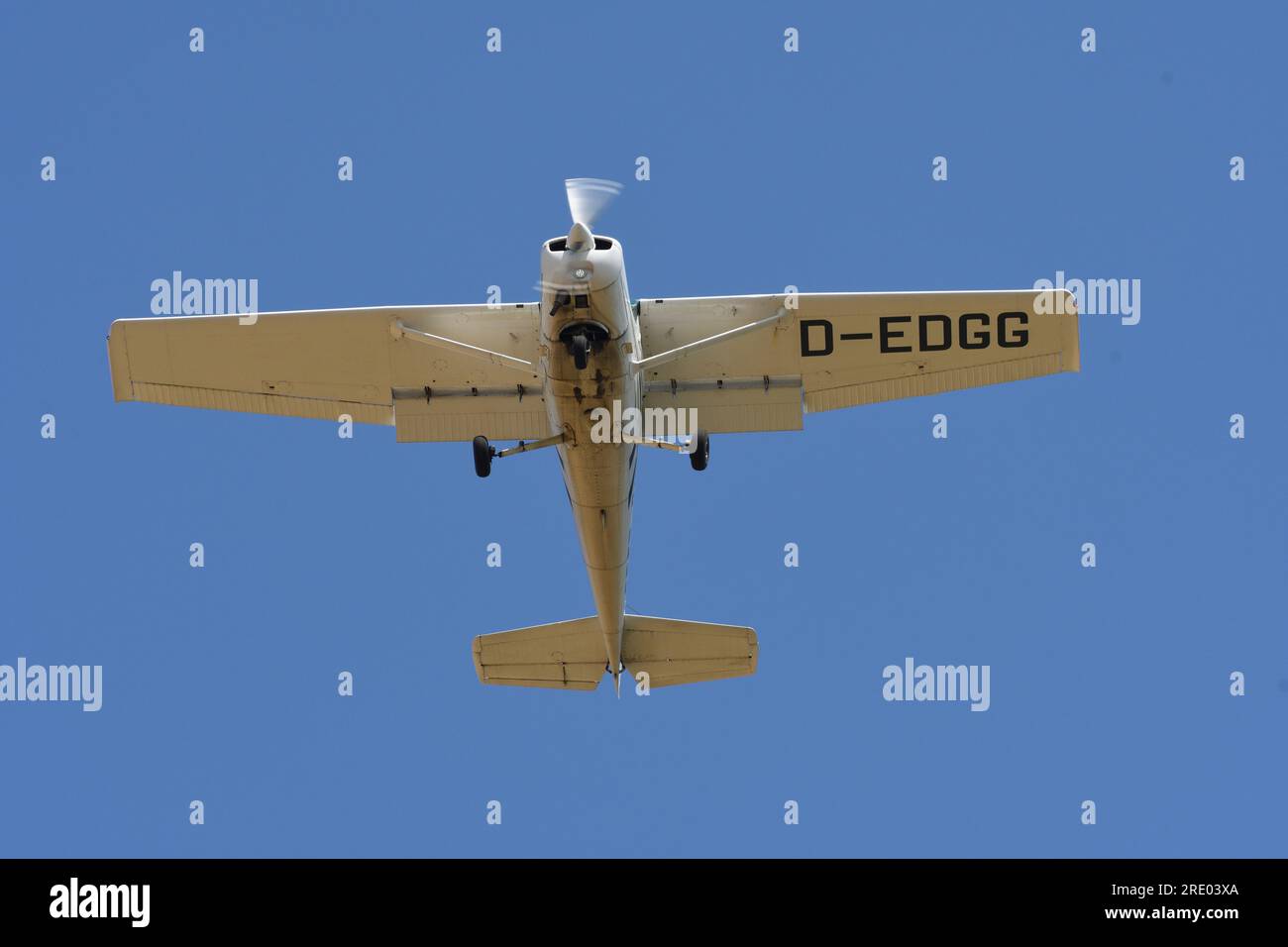 Cessna F152 elica in cielo, Germania Foto Stock