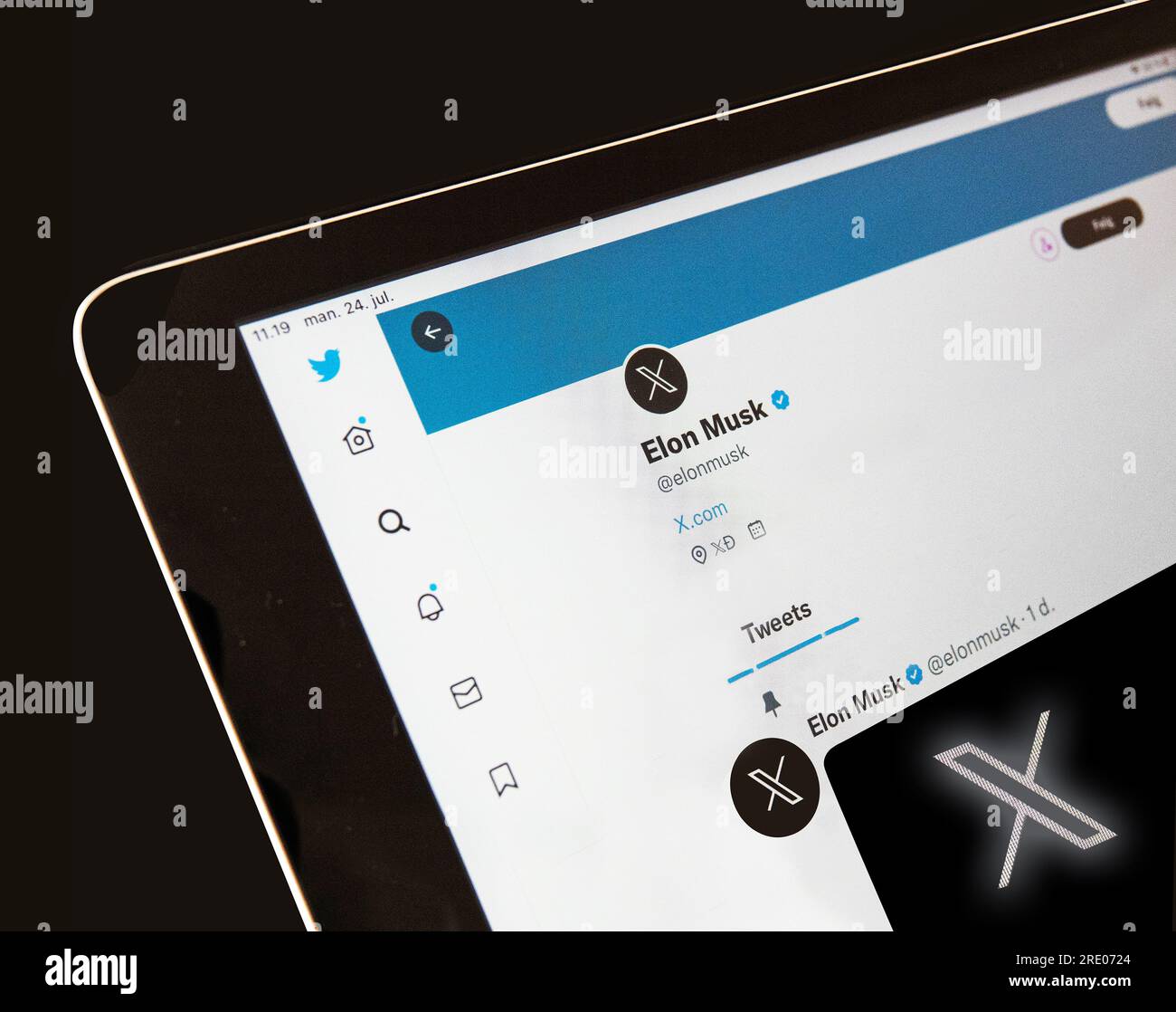 Twitter può essere rinominato X - Screen del profilo twitter di Elon Musk che mostra il nuovo logotipo. Copenhagen, Danimarca - 24 luglio 2023. Foto Stock