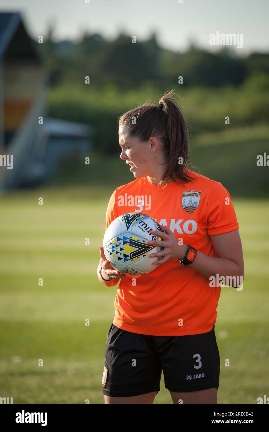 London Bees Training presso i campi di allenamento Hive di Harrow, squadra di calcio femminile. Foto Stock