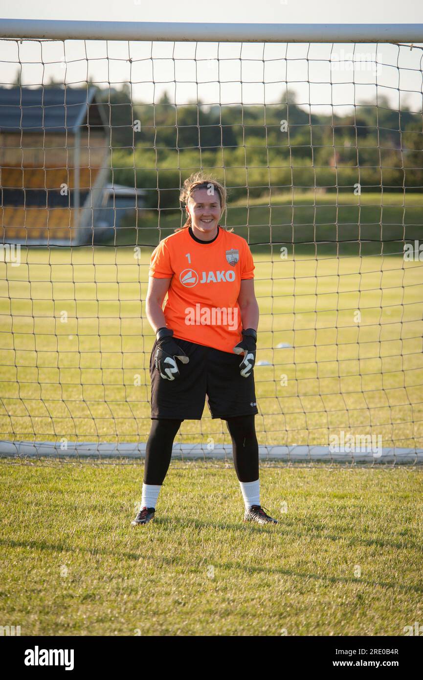 London Bees Training presso i campi di allenamento Hive di Harrow, squadra di calcio femminile. Sarah Quantrill è la portiere Foto Stock