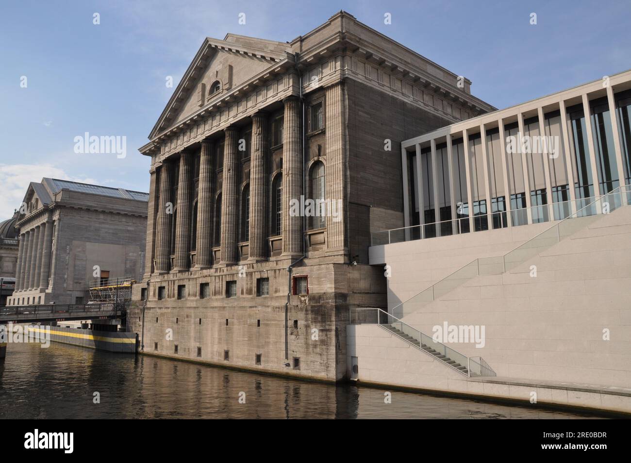 Il Museo di Pergamo, raffigurato l'8 giugno 2023, sull'Isola dei Musei di Berlino, in Germania. Uno dei musei più visitati di Berlino, chiuderà completamente per quattro anni alla fine di ottobre 2023 per lavori di ristrutturazione. Non sarà completamente aperto fino al 2037. (CTK Photo/Ales Zapotocky) Foto Stock