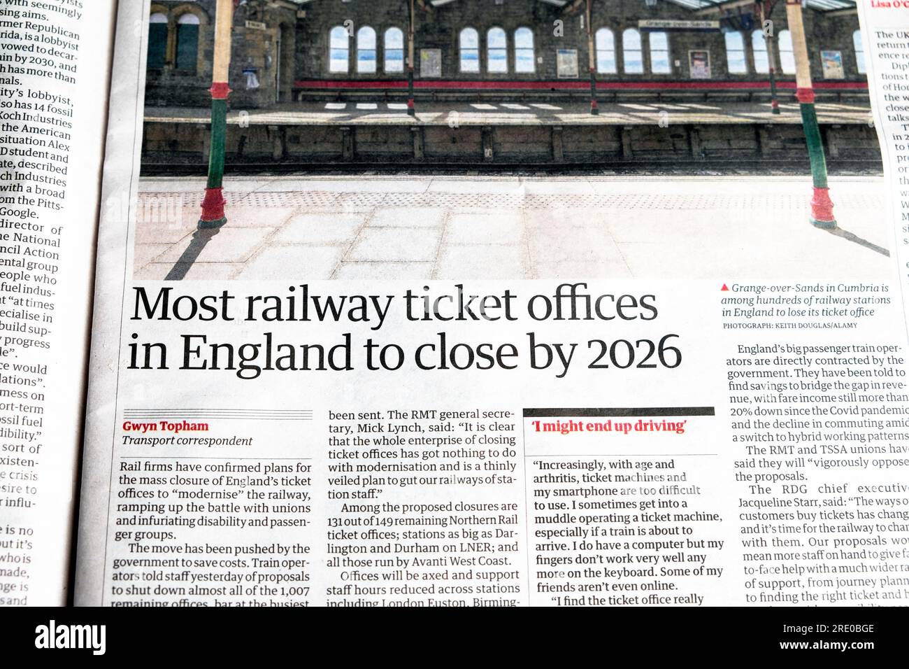 "La maggior parte delle biglietterie ferroviarie in Inghilterra chiuderà entro il 2026" quotidiano Guardian headline trasporti ferroviari e sindacati articolo 5 luglio 2023 Londra Regno Unito Foto Stock