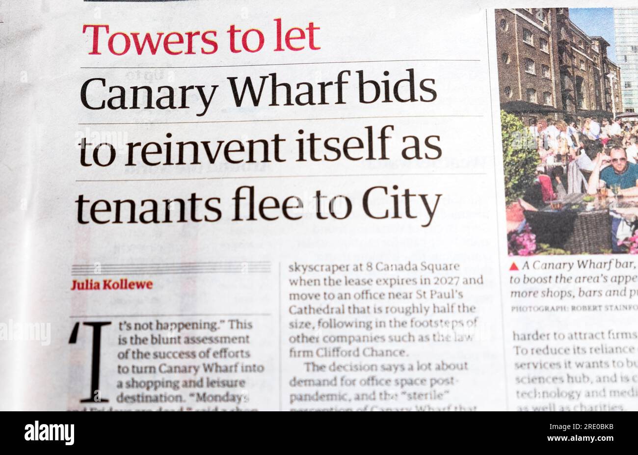 "Towers to let Canary Wharf si offre di reinventarsi come inquilini liberi di City" del quotidiano London Guardian, titolo 6 luglio 2023 Foto Stock