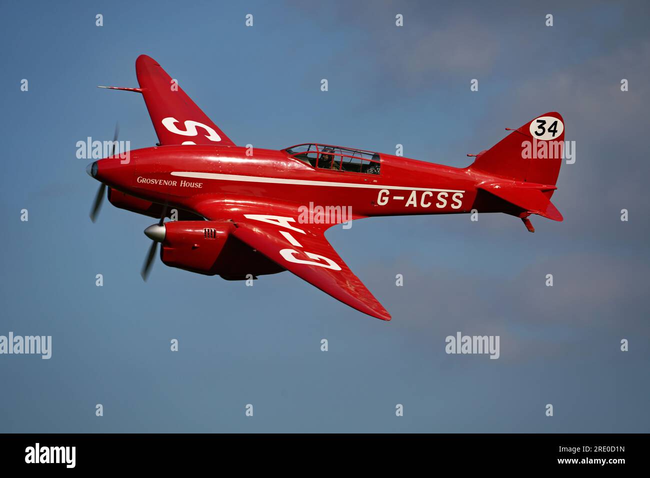 De Havilland DH.88 Comet si esibisce allo Shuttleworth Evening Air Show maggio 2023 Foto Stock