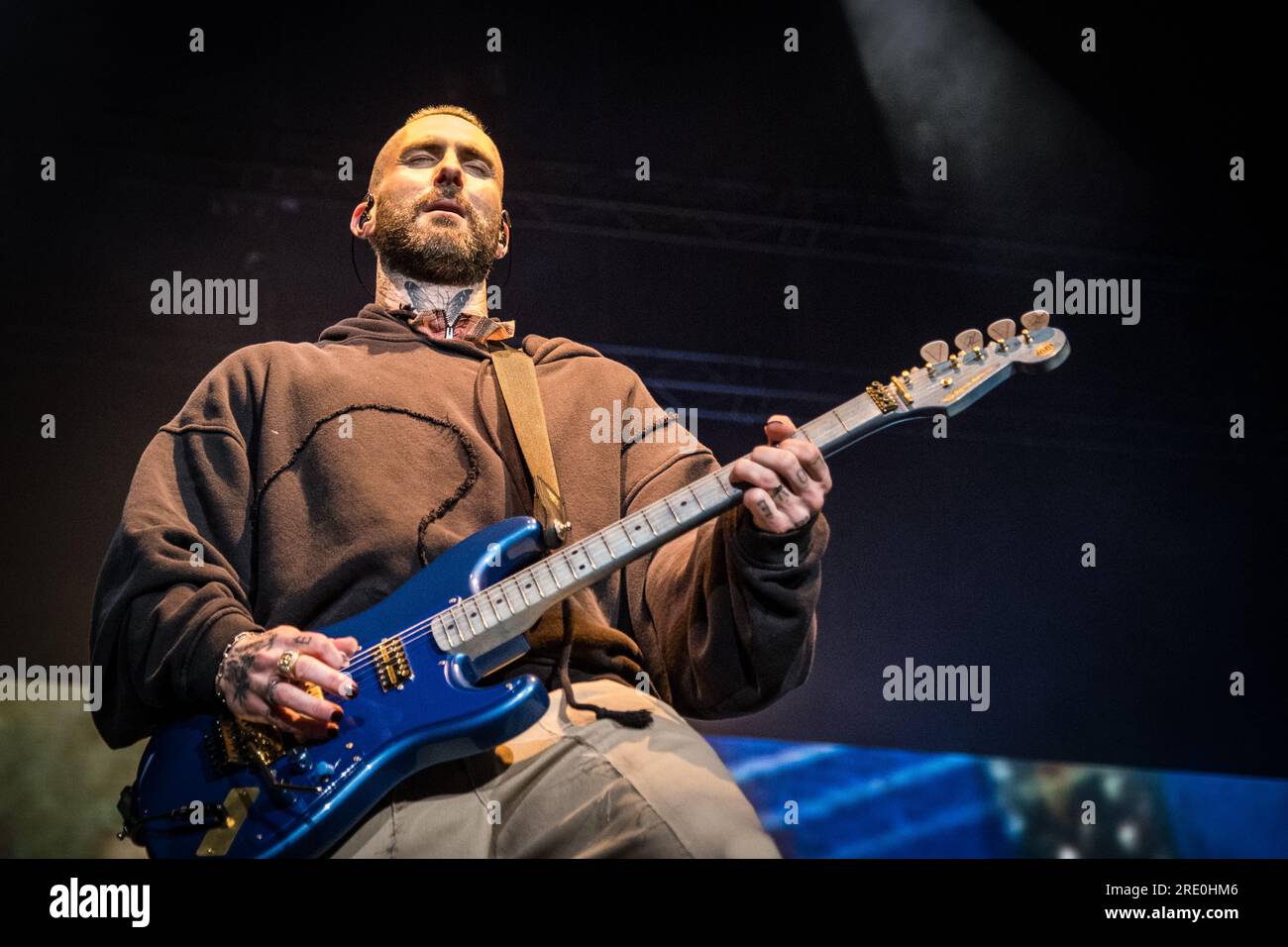 Odense, Danimarca. 23 giugno 2023. La band pop rock americana Maroon 5 esegue un concerto dal vivo durante il festival di musica danese Tinderbox 2023 a Odense. Qui il cantante e musicista Adam Levine è visto dal vivo sul palco. (Foto: Gonzales Photo - Thomas Rasmussen). Foto Stock