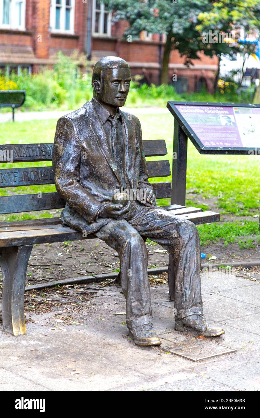 Alan Turing Memorial scultura di Glyn Hughes nel Sackville Park a Manchester, Regno Unito Foto Stock
