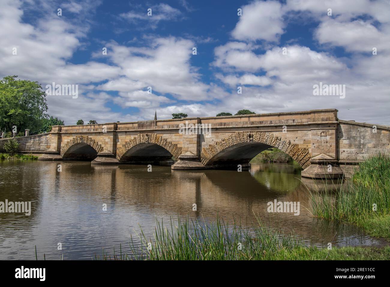 Storico ponte di pietra di Ross costruito nel 1836 sul fiume Macquarie, Tasmania Australia Foto Stock