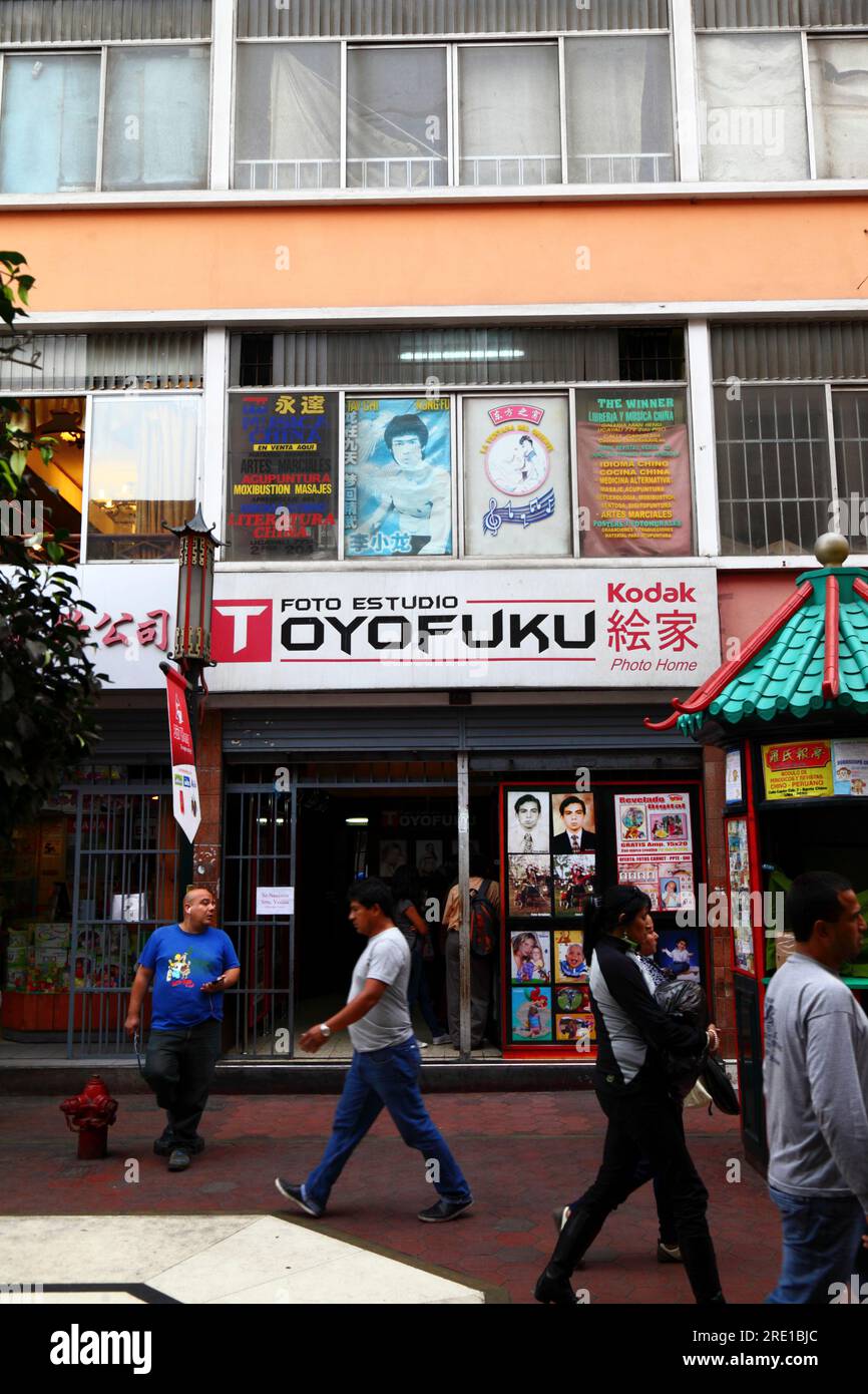 Studio fotografico Toyofuku e negozio nella zona di Chinatown nel centro di Lima, in Perù Foto Stock