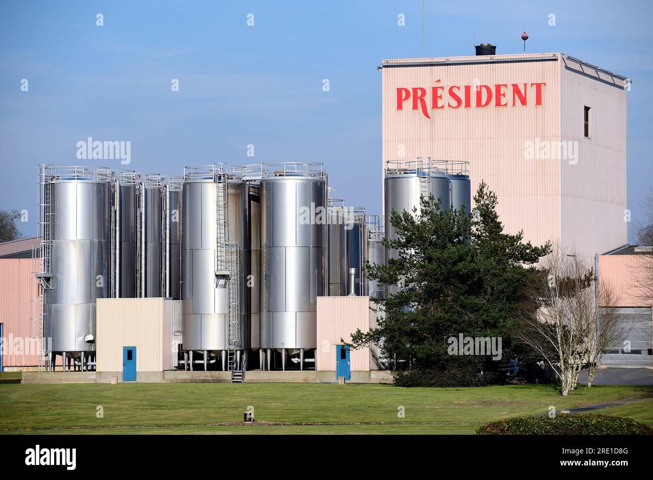 Villedieu les Poeles (Normandia, Francia nord-occidentale): Caseificio Sainte Cecile, gruppo Lactalis. Produzione casearia: Presidente, Camembert Lepetit A. Foto Stock