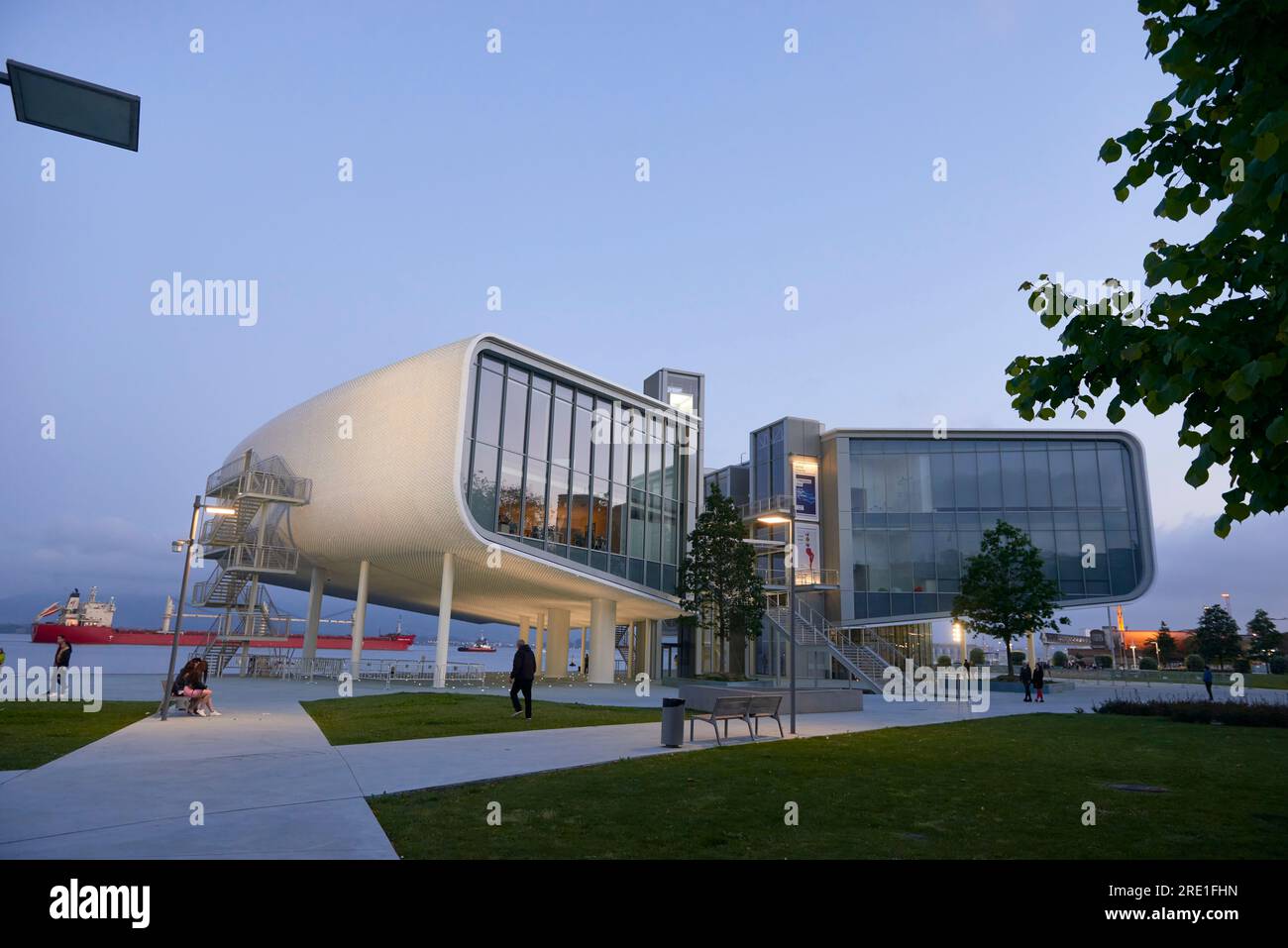Museo d'Arte e Cultura del Botin Centre. Fondazione Botin, architetto Renzo piano. Santander, Cantabria, Spagna, Europa. Foto Stock