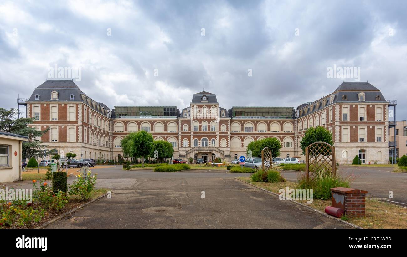 Veduta esterna del Hôtel-Dieu di Chartres, un centro sanitario degli ospedali di Chartres che riunisce diverse attività mediche e paramediche Foto Stock
