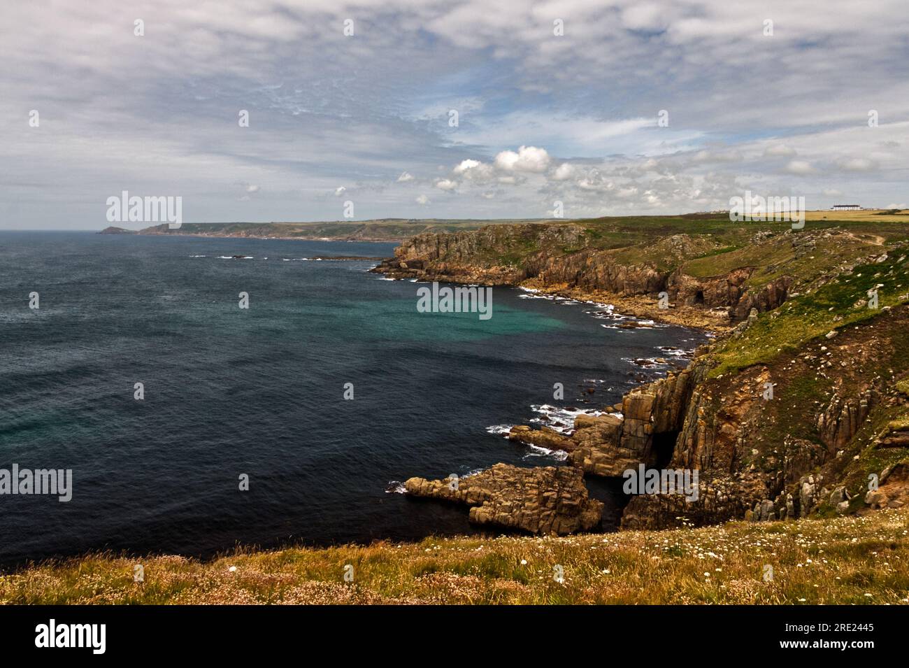 Costa sud-occidentale vista da Lands End in Cornovaglia, Inghilterra, Regno Unito Foto Stock