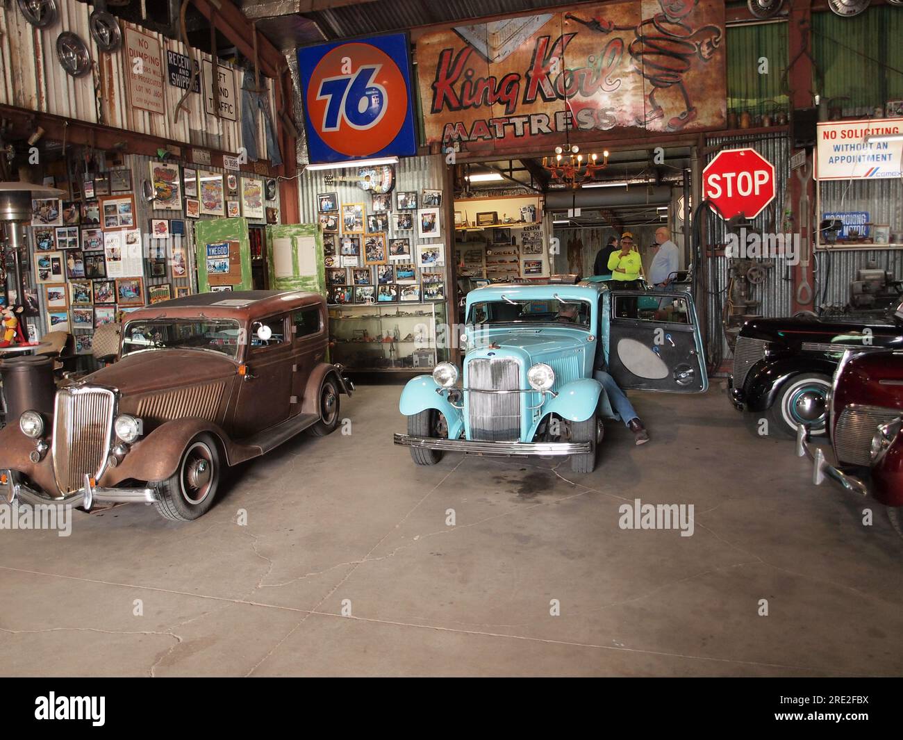 Museo dell'automobile nana dell'Arizona a Maricopa, Arizona. Hot Rod americani in scala ridotta fatti a mano da un unico individuo. Le auto sono motorizzate e sono guidabili. Foto Stock