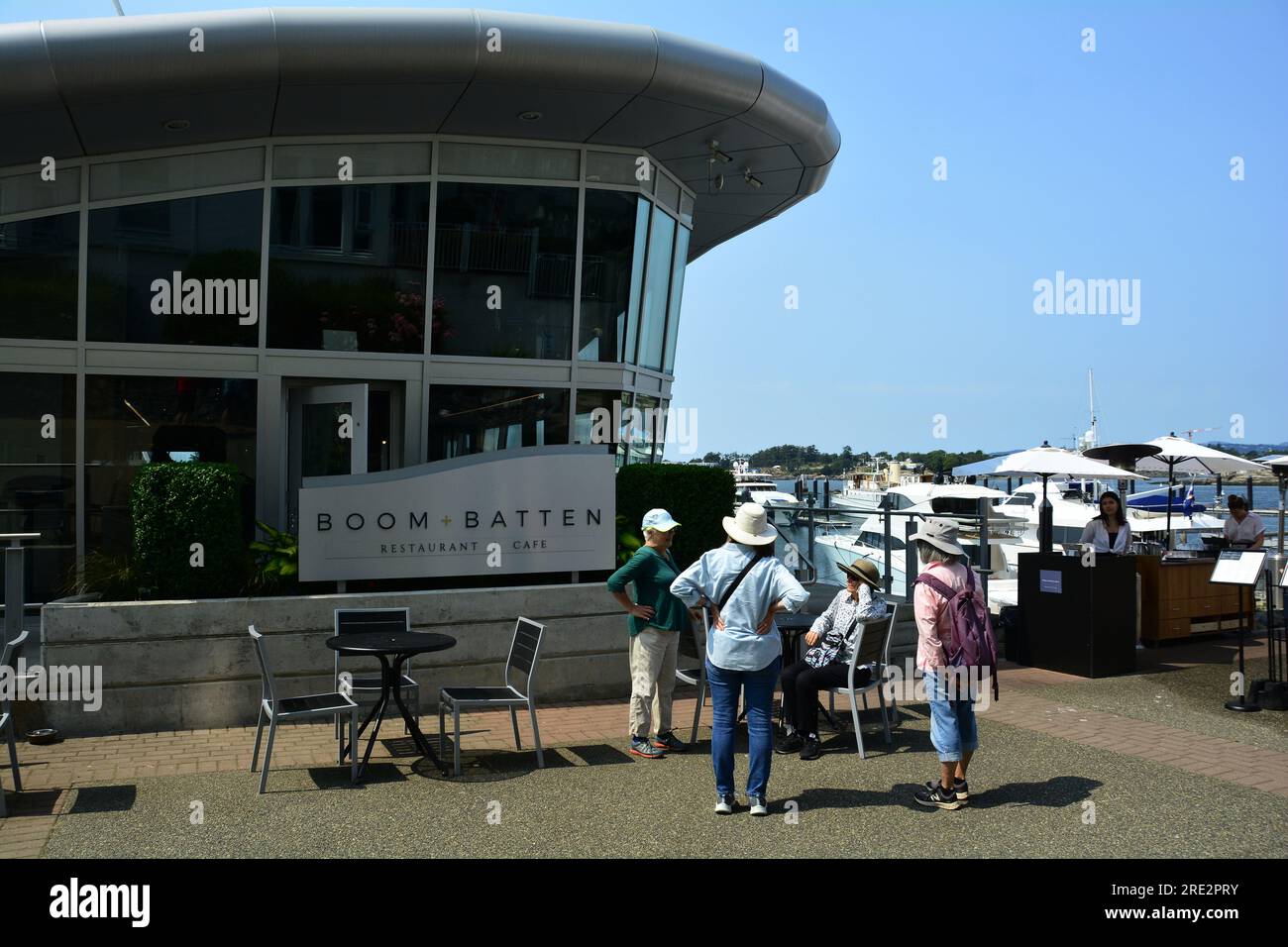 Ristoranti di Victoria, British Columbia, Canada. Il ristorante Boon + Batten è uno dei migliori ristoranti di Victoria. Situato sul Songhees Walkway. Foto Stock