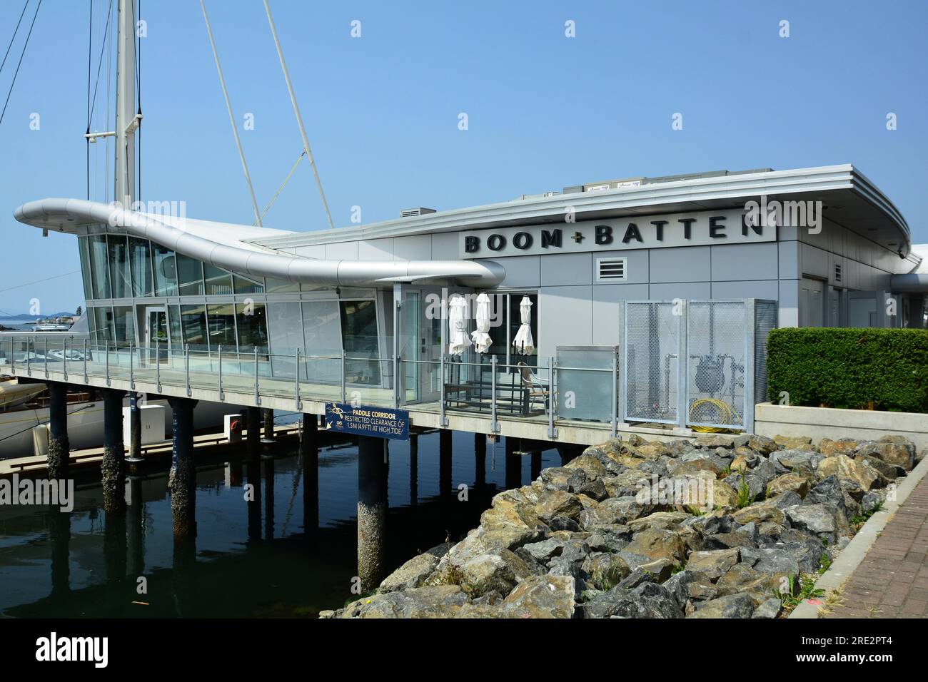 Ristoranti di Victoria, British Columbia, Canada. Il ristorante Boon + Batten è uno dei migliori ristoranti di Victoria. Situato sul Songhees Walkway. Foto Stock