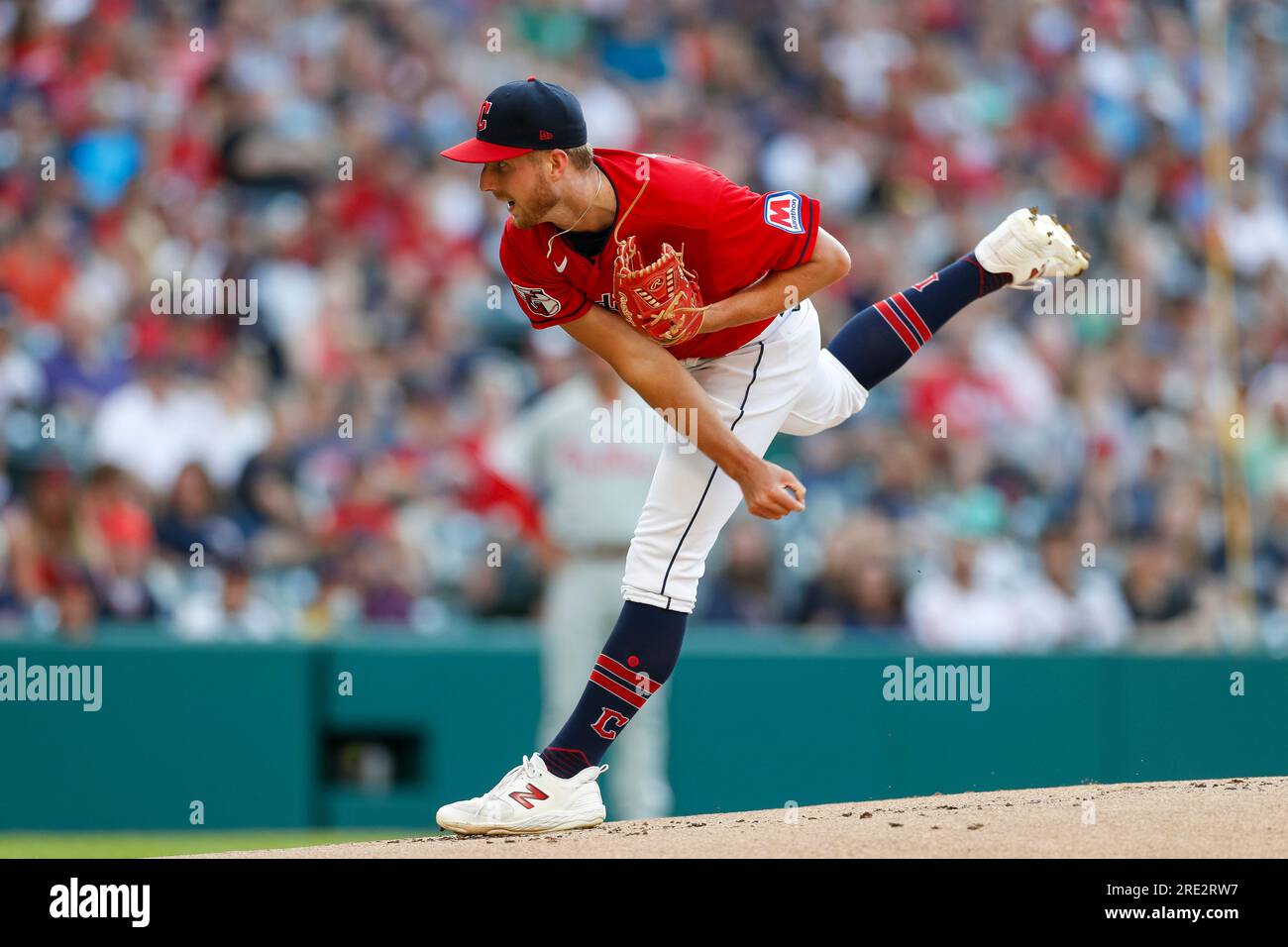 Il lanciatore titolare dei Cleveland Guardians Tanner Bibee (61) lanciò in campo durante una gara della stagione regolare della MLB tra i Philadelphia Phillies e Clev Foto Stock