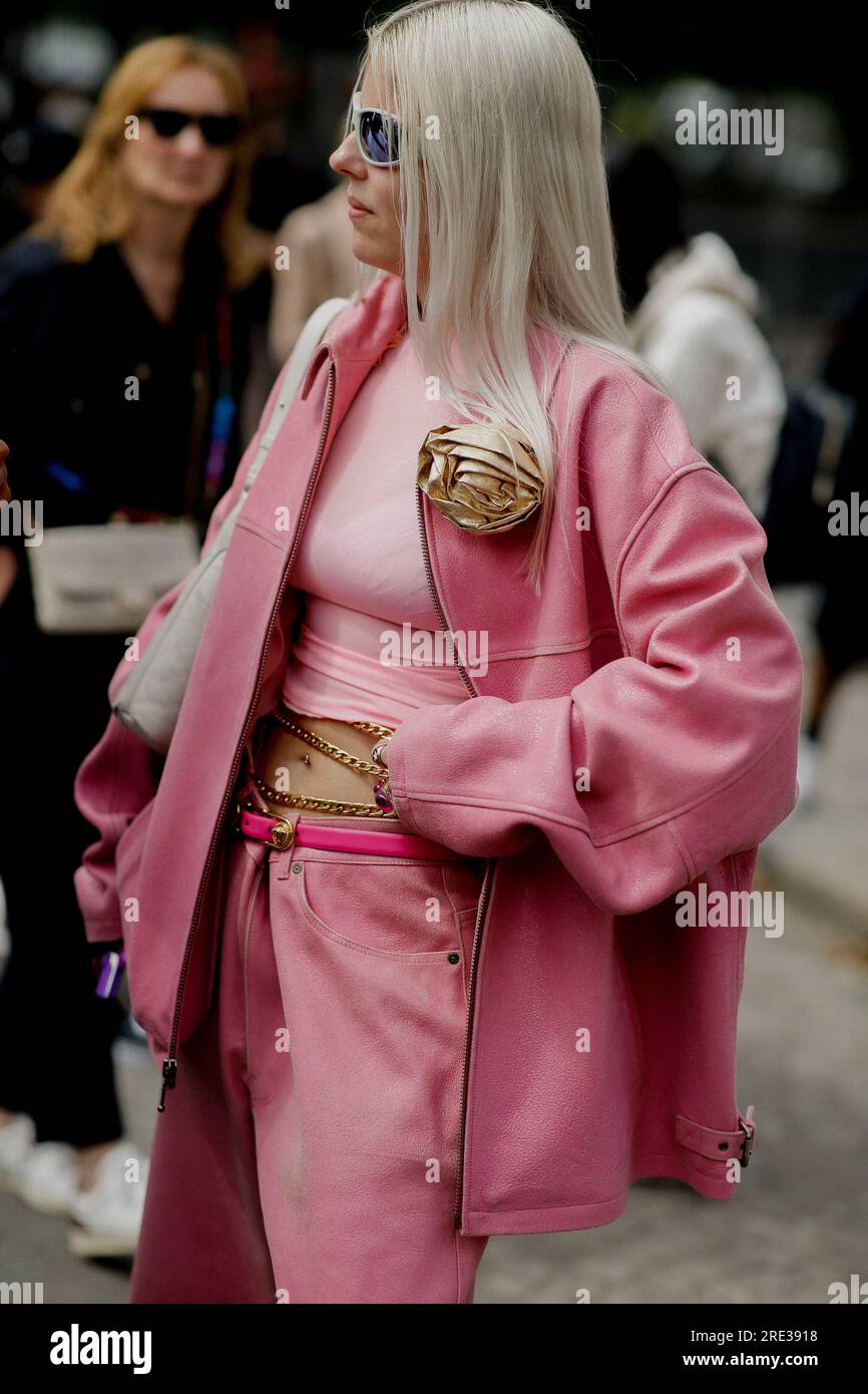 Parigi, Francia. 4 luglio 2023. Street style, Jamie Maree Shipton arriva al Chanel Autunno-Inverno 2023-2024 Haute Couture show, tenutosi a Port de la Conference, Parigi, in Francia, il 4 luglio 2023. Foto di Marie-Paola Bertrand-Hillion/ABACAPRESS.COM Credit: Abaca Press/Alamy Live News Foto Stock