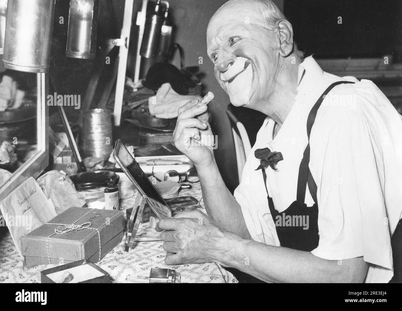Grock, 10.1.1880 - 14.7,1959, clown svizzero, si prepara prima di una performance, Germania, ADDITIONAL-RIGHTS-CLEARANCE-INFO-NOT-AVAILABLE Foto Stock