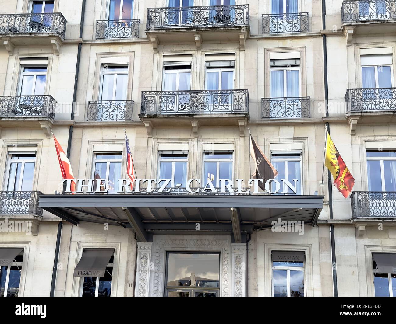 Ginevra, Svizzera - 15 gennaio 2023: Il Ritz Carlton a Ginevra. La Ritz-Carlton Hotel Company, LLC è una multinazionale americana. Foto Stock
