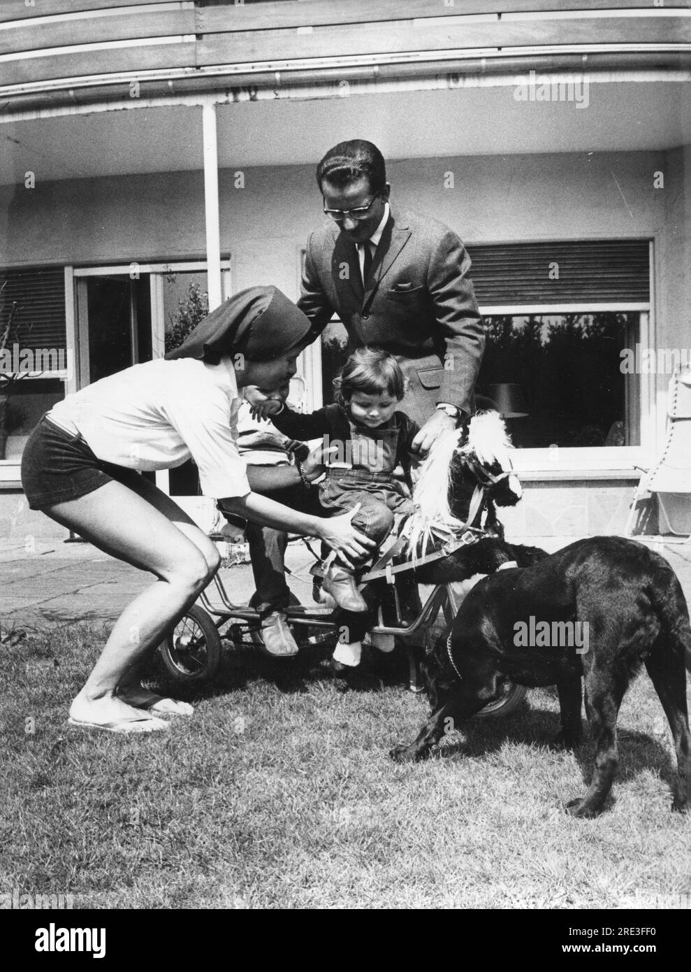 Winkler, Hans Guenter, 24.7.1926 - 9,7.2018, Jockey tedesco, con la sua famiglia, MOGLIE MARIANNE, DIRITTO AGGIUNTIVO-AUTORIZZAZIONE-INFO-NON-DISPONIBILE Foto Stock