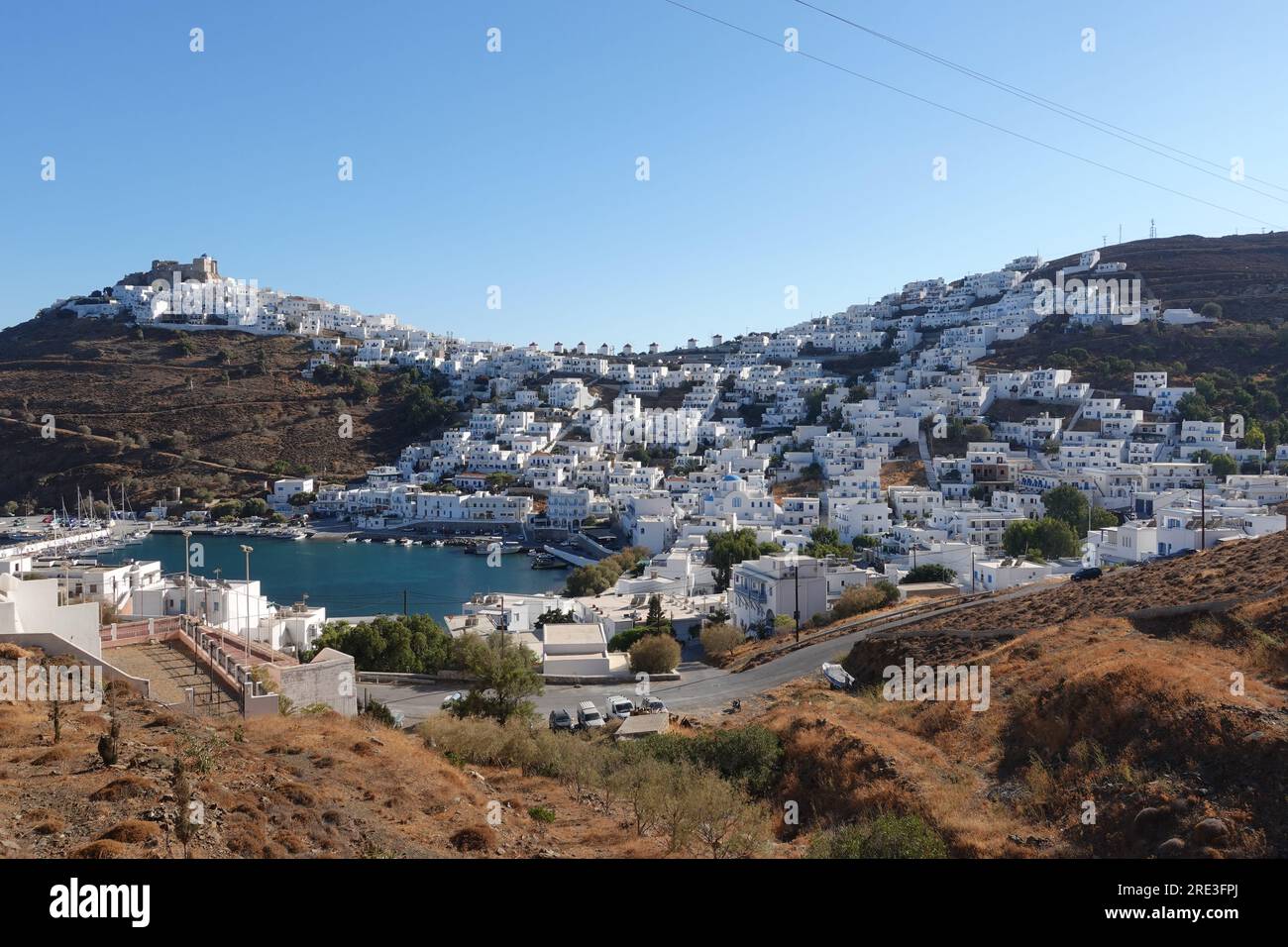 Vista sul porto nella principale Chora ad Astypalaia, Dodecaneso, Grecia Foto Stock