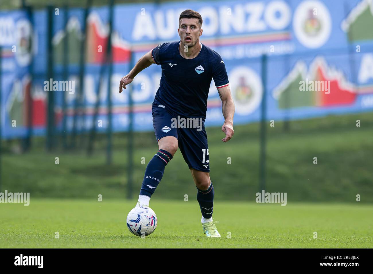 Nicolo Casale della SS Lazio in azione durante la partita di calcio amichevole pre-stagionale tra la SS Lazio e la US Triestina. Foto Stock