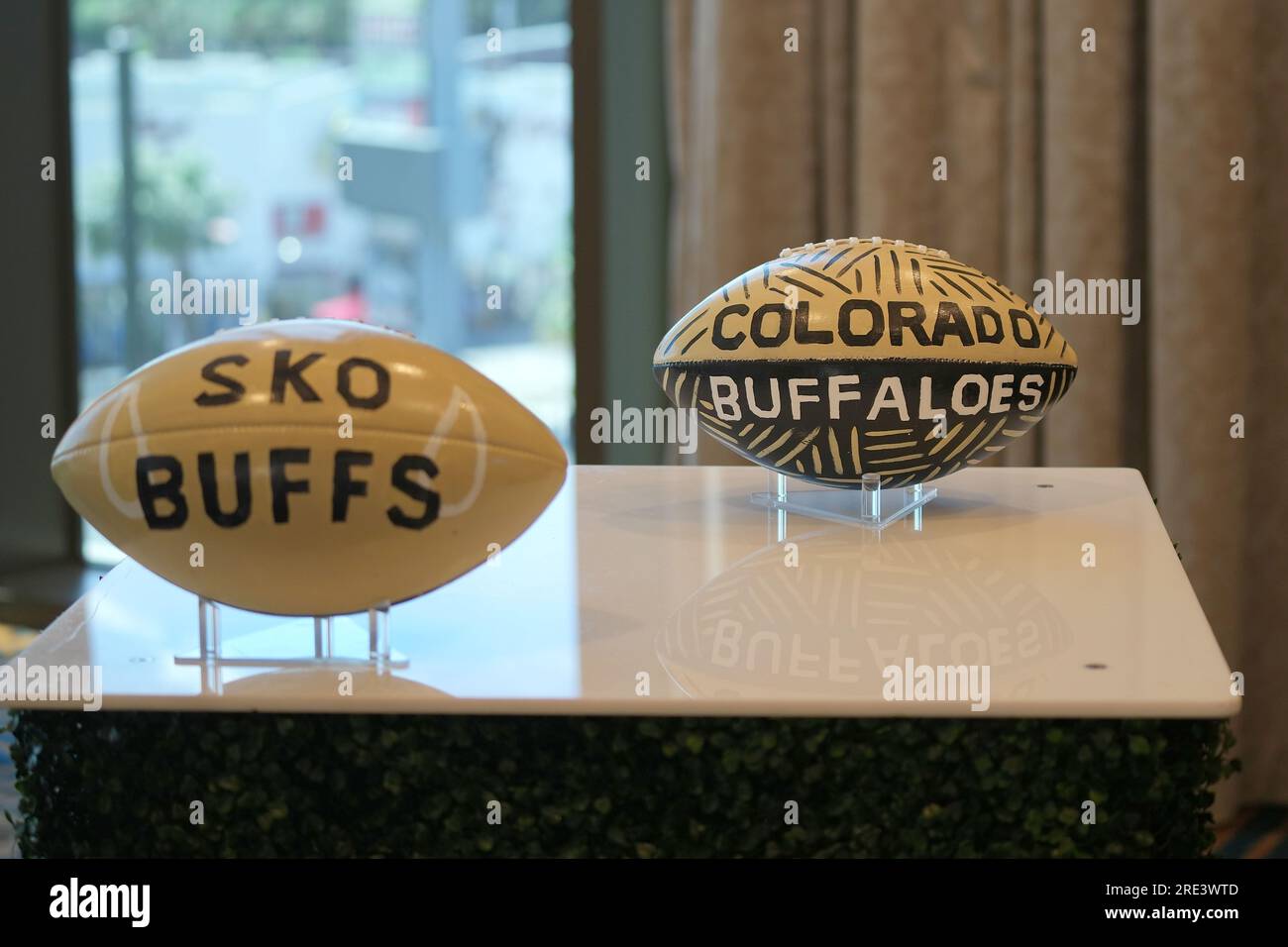 Palloni da calcio con logo Colorado Buffalo durante il Media Day del PAC-12 al Resort World, venerdì 21 luglio 2023, a Las Vegas. (Gerome Wright/immagine dello sport) Foto Stock