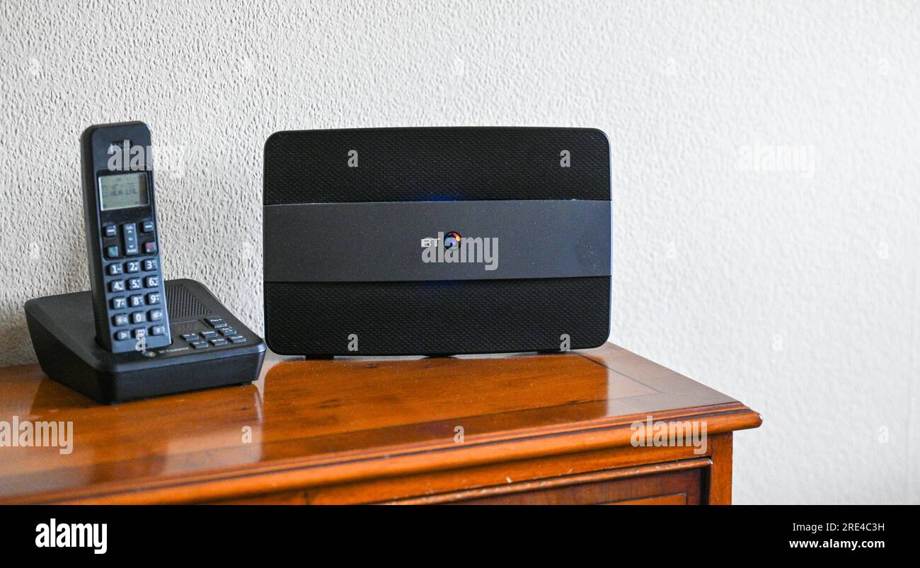 Modem hub smart BT a banda larga in casa con linea fissa BT UK Foto Stock