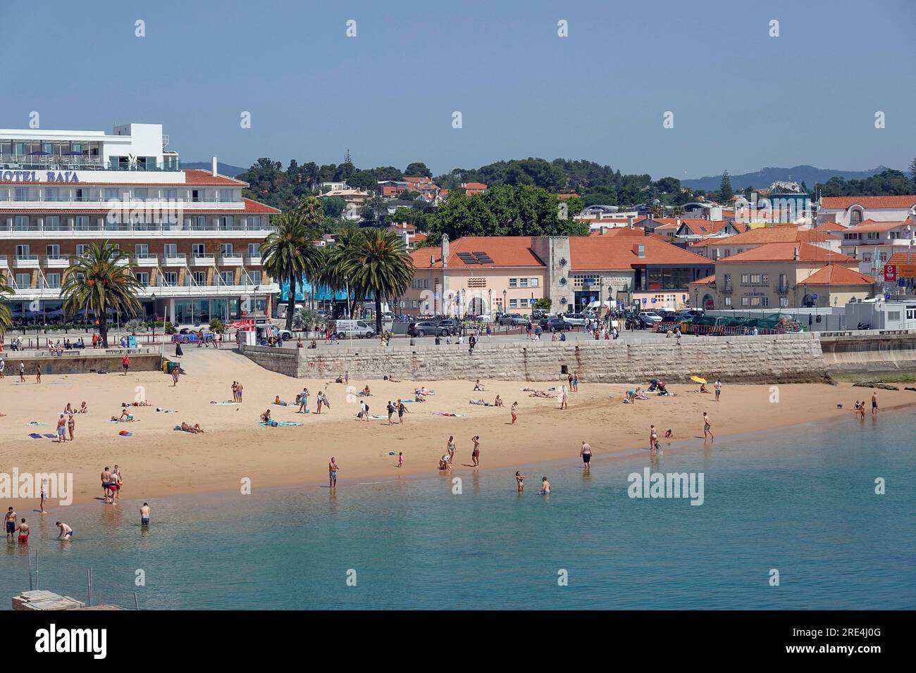 Portogallo, Cascais (Lisbona) - la città di mare è un'importante destinazione turistica. Prendetevi il sole sulla spiaggia di Cascais con l'Hotel Baia ove a tre stelle Foto Stock
