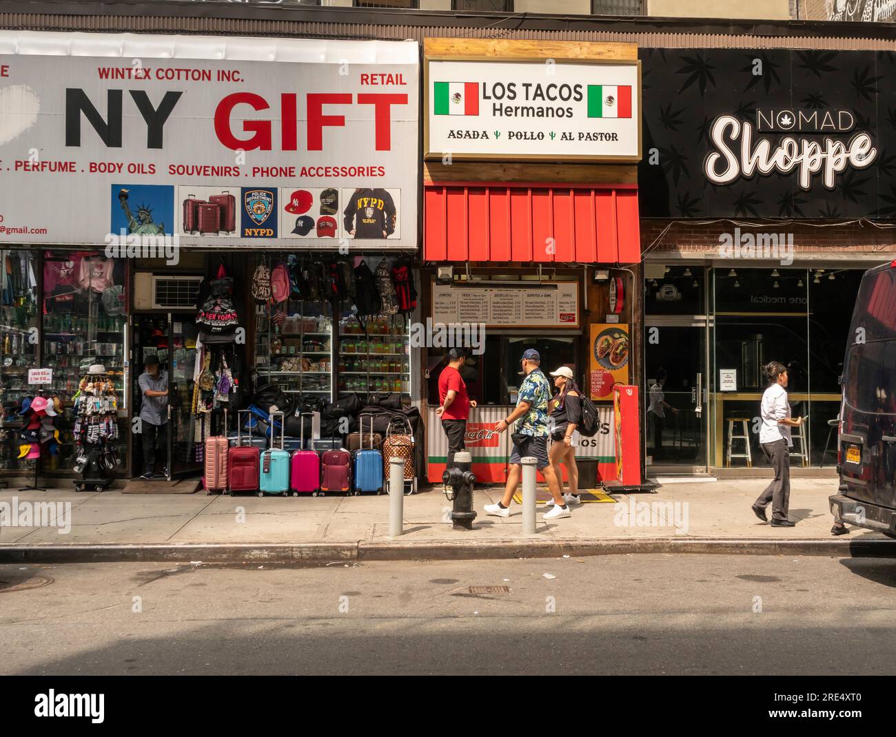 Piccole imprese nel quartiere Nomad di New York giovedì 20 luglio 2023. (© Richard B. Levine) Foto Stock