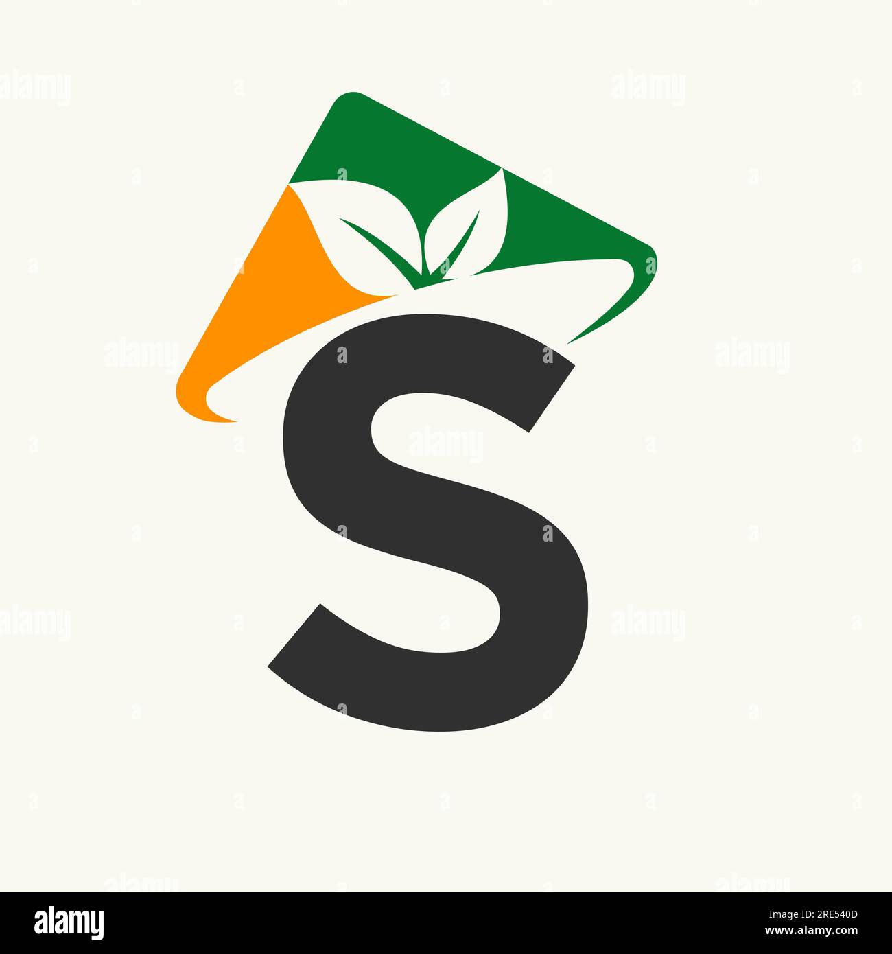 Logo agricolo sul concetto della lettera S con icona del cappello contadino. Modello di logotipo di coltivazione Illustrazione Vettoriale