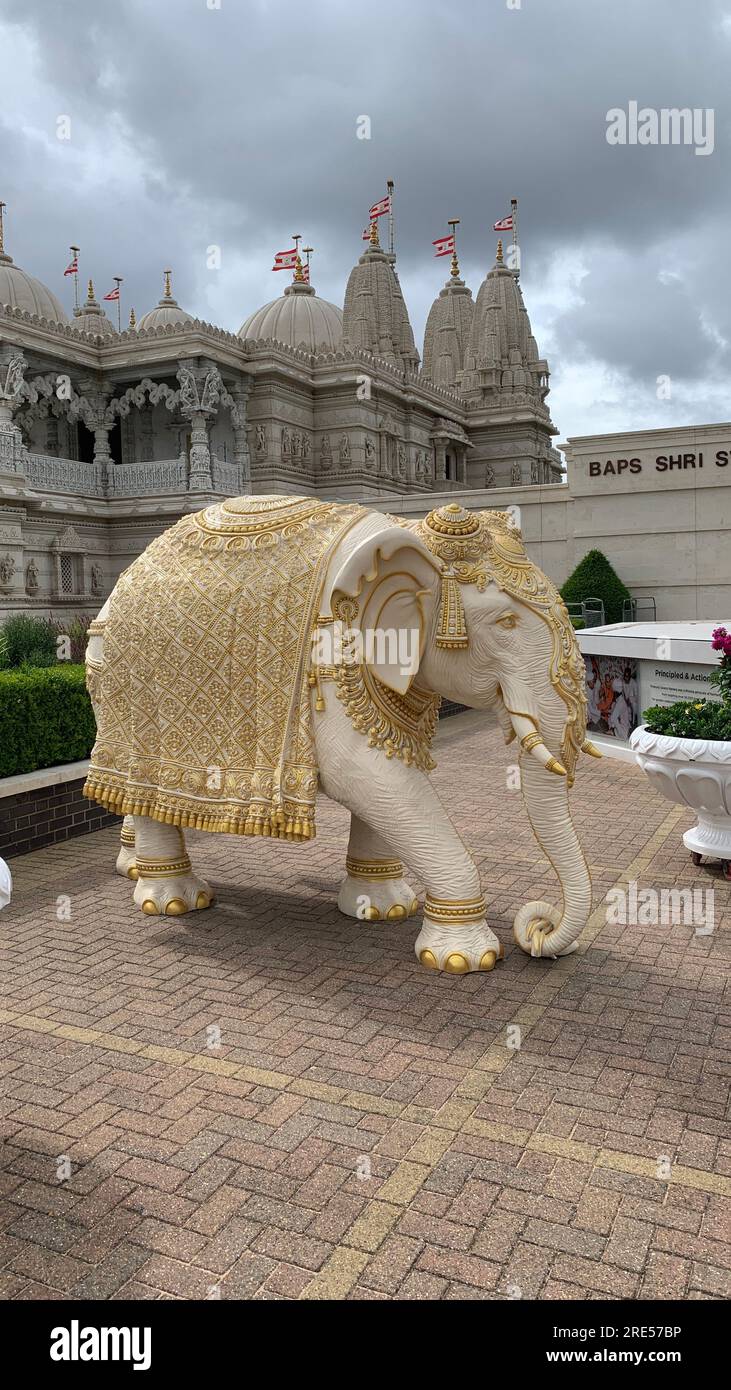 BAPS Shri Swaminarayan Mandir, il più grande tempio indù d'Europa Foto Stock