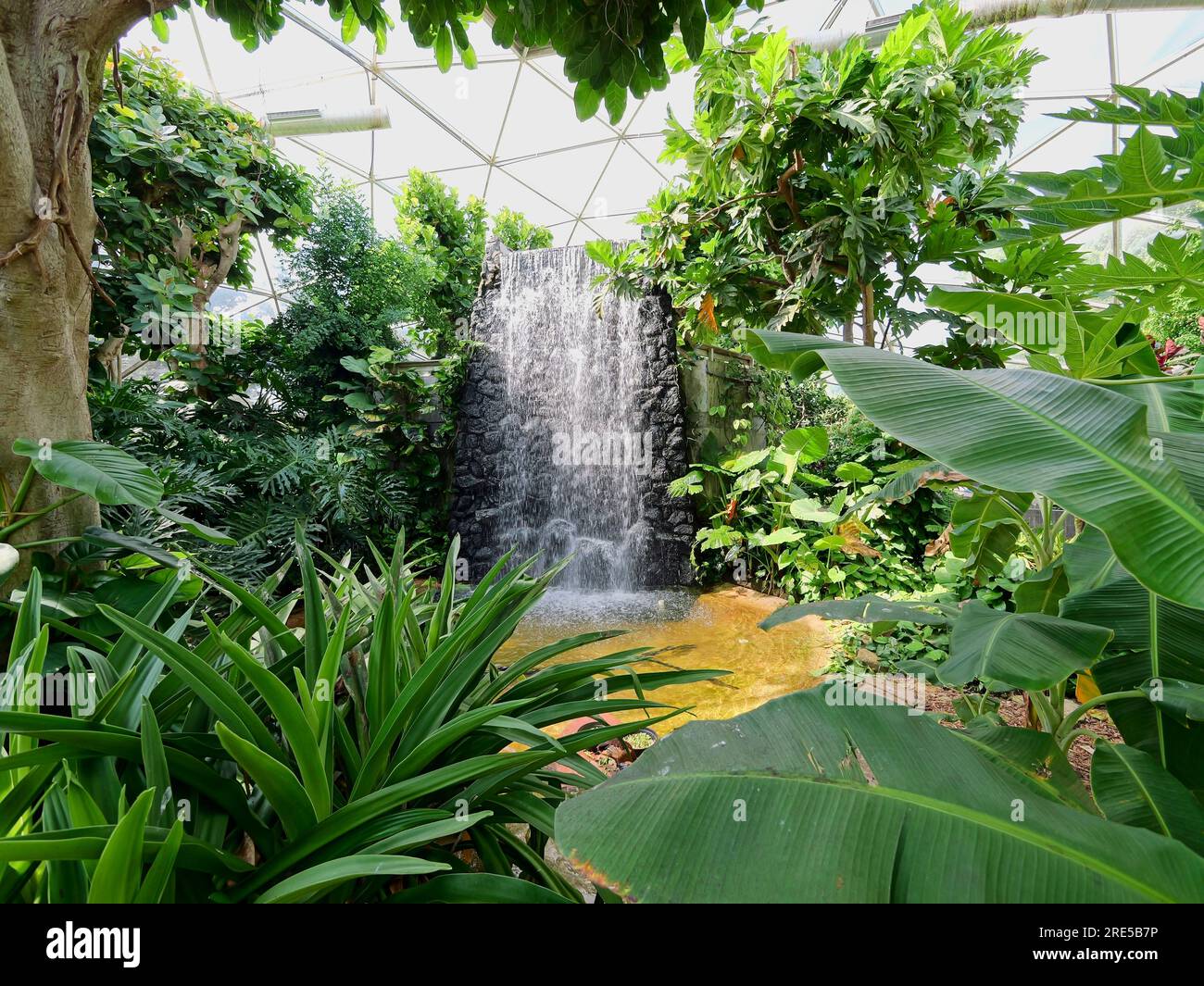 Topeka, Kansas - 22 luglio 2023: Edificio tropicale presso lo zoo di Topeka Foto Stock