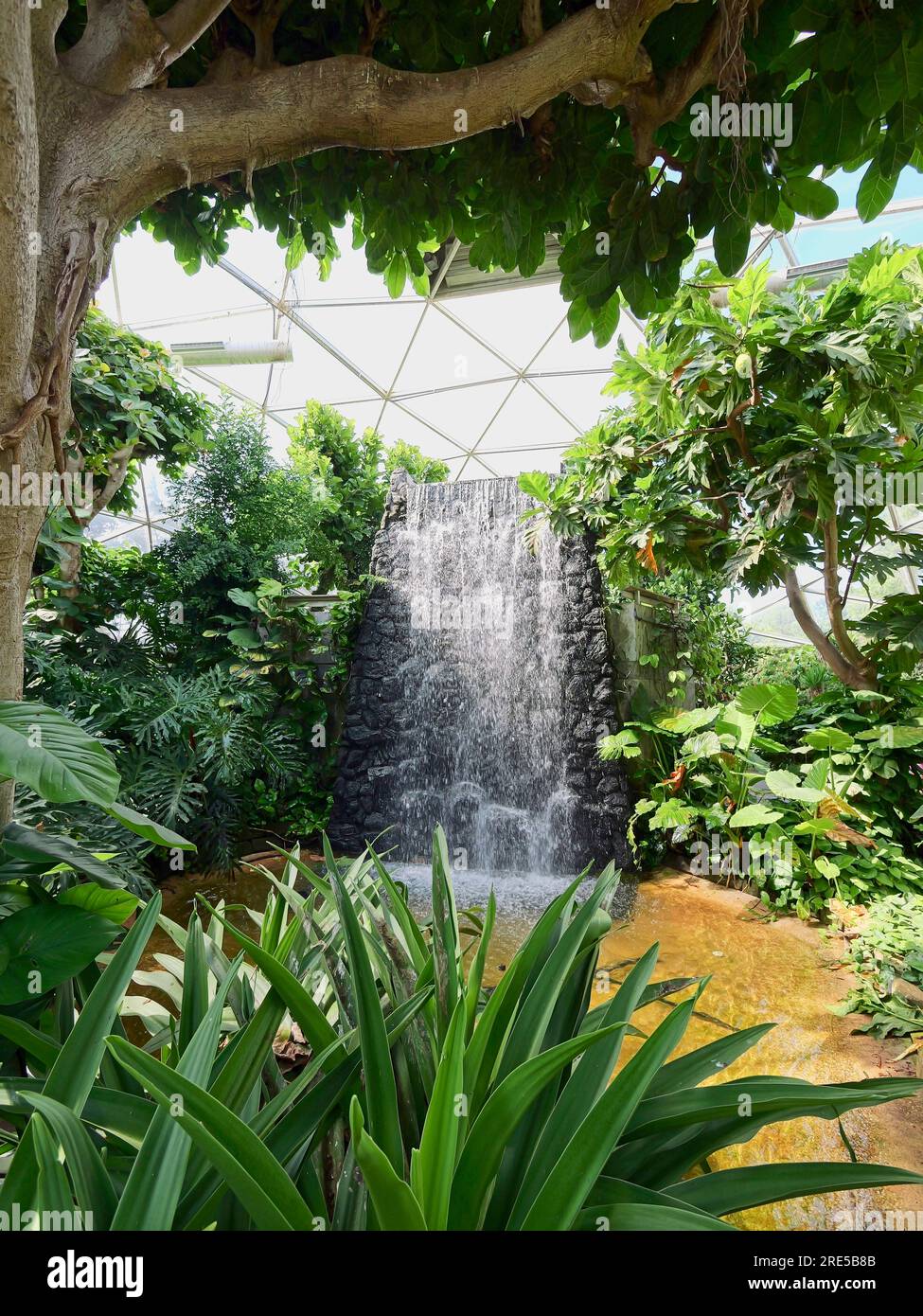 Topeka, Kansas - 22 luglio 2023: Edificio tropicale presso lo zoo di Topeka Foto Stock