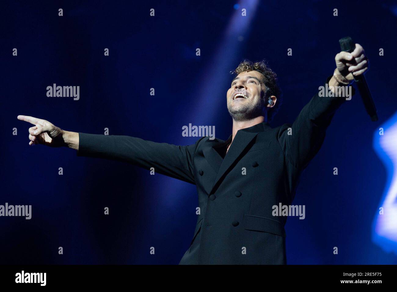 Marbella, Spagna. 25 luglio 2023. Concerto di David Bisbal sul palco della Starlite a Mabella, Malaga, 24 luglio 2023 Concierto de David Bisbal sobre el escenario del Starlite de Mabella, Malaga 24 de Julio de 2023 POOL/Starlite/Cordon Press Credit: CORDONE PRESS/Alamy Live News Foto Stock