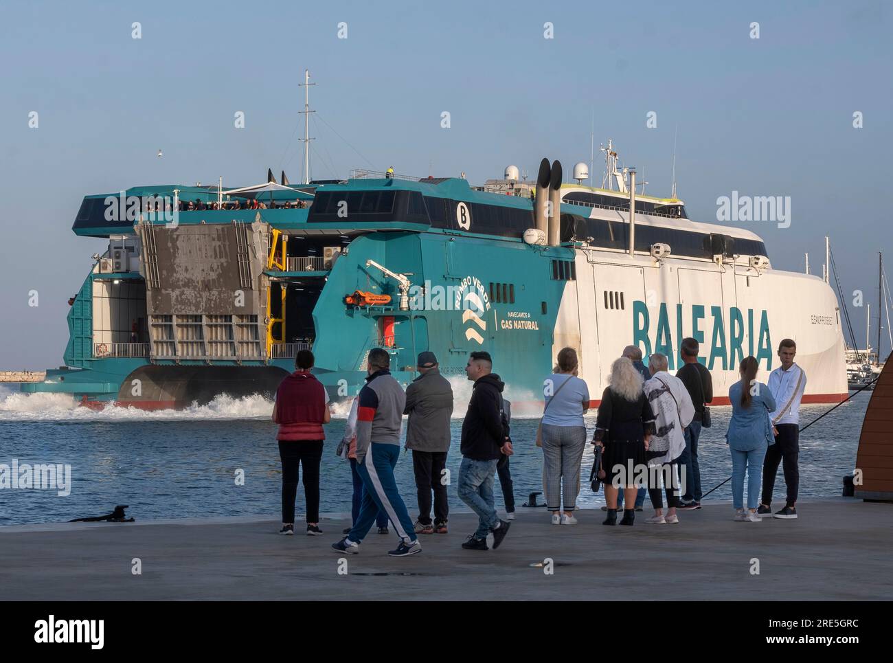 I traghetti a gas partono da Denia per Ibiza, Formentera e Palma di Maiorca. Foto Stock