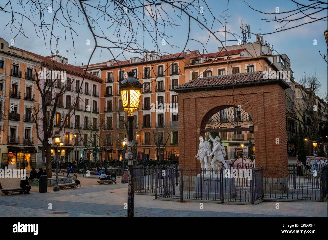 Plaza del Dos de Mayo e monumento agli eroi del 2 maggio, Malasaña, Madrid, Spagna Foto Stock