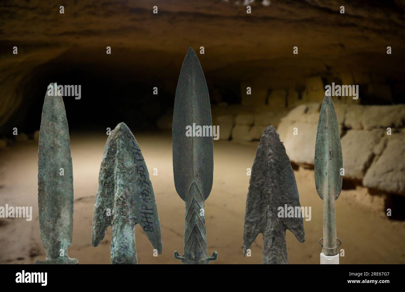 Frammenti di armi in ossa animali risalenti al Paleolitico Foto Stock