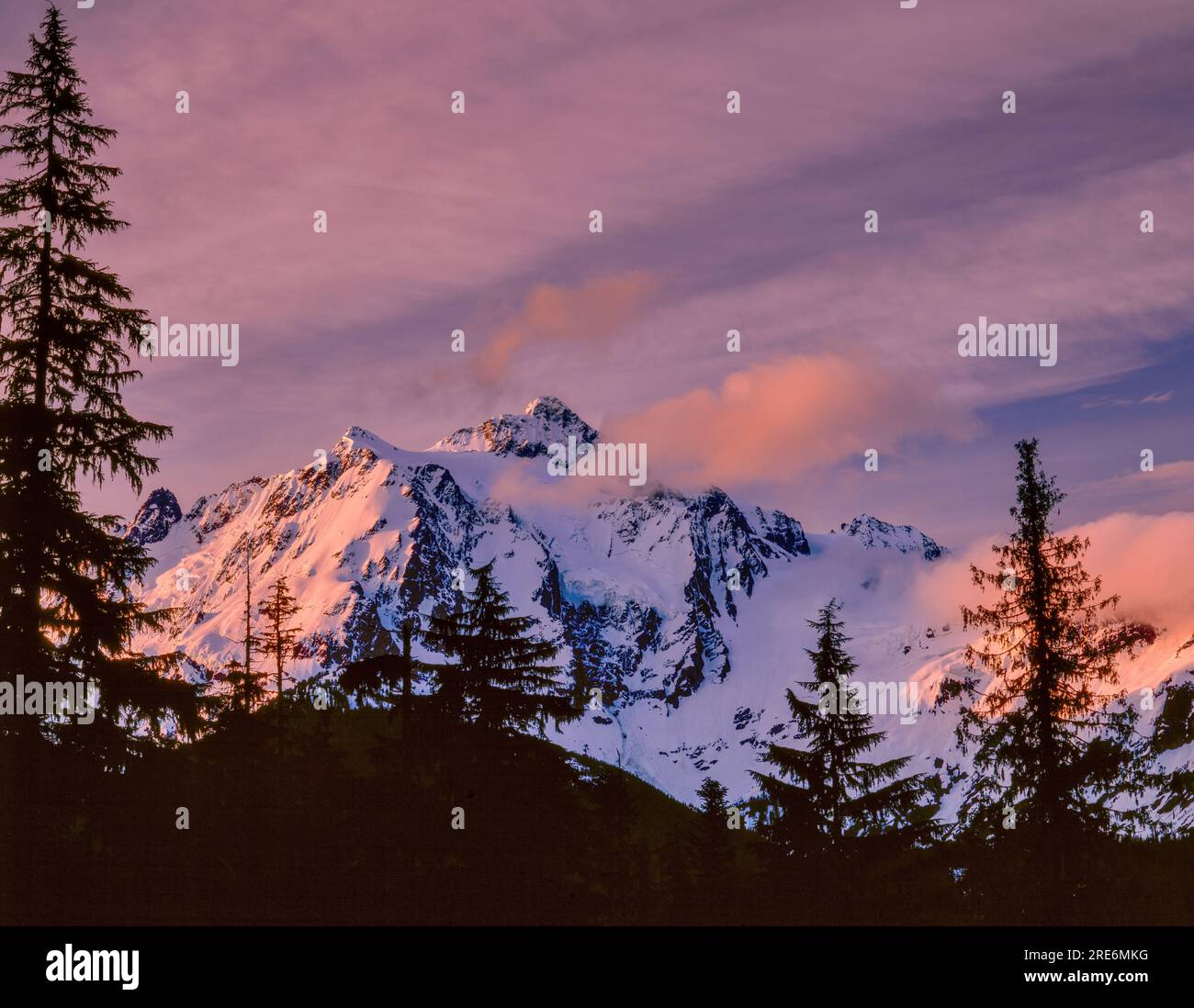 Sunrise, Mt. Shuksan, Parco Nazionale delle Cascate del Nord, Washington Foto Stock