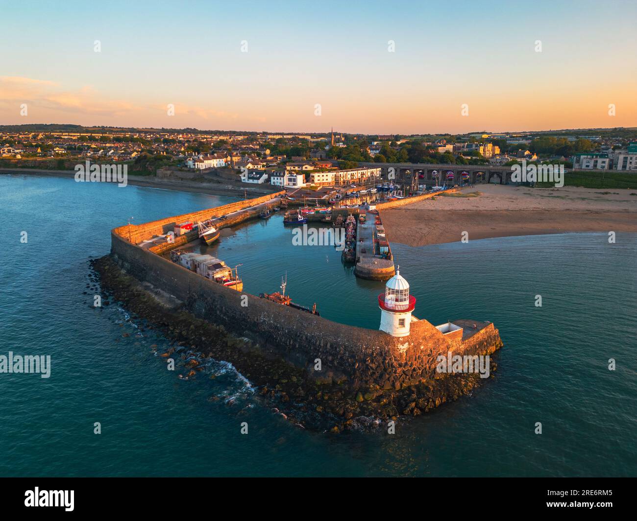 Bagliore serale al tramonto sul porto di Balbriggan Foto Stock